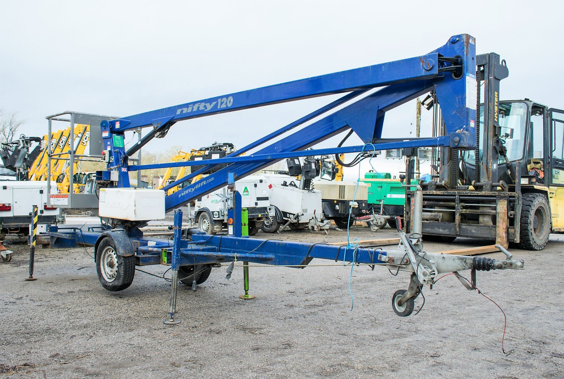 Nifty 120ME battery electric fast tow articulated boom lift access platform Year: 2005 S/N: 12575 ** - Image 2 of 11