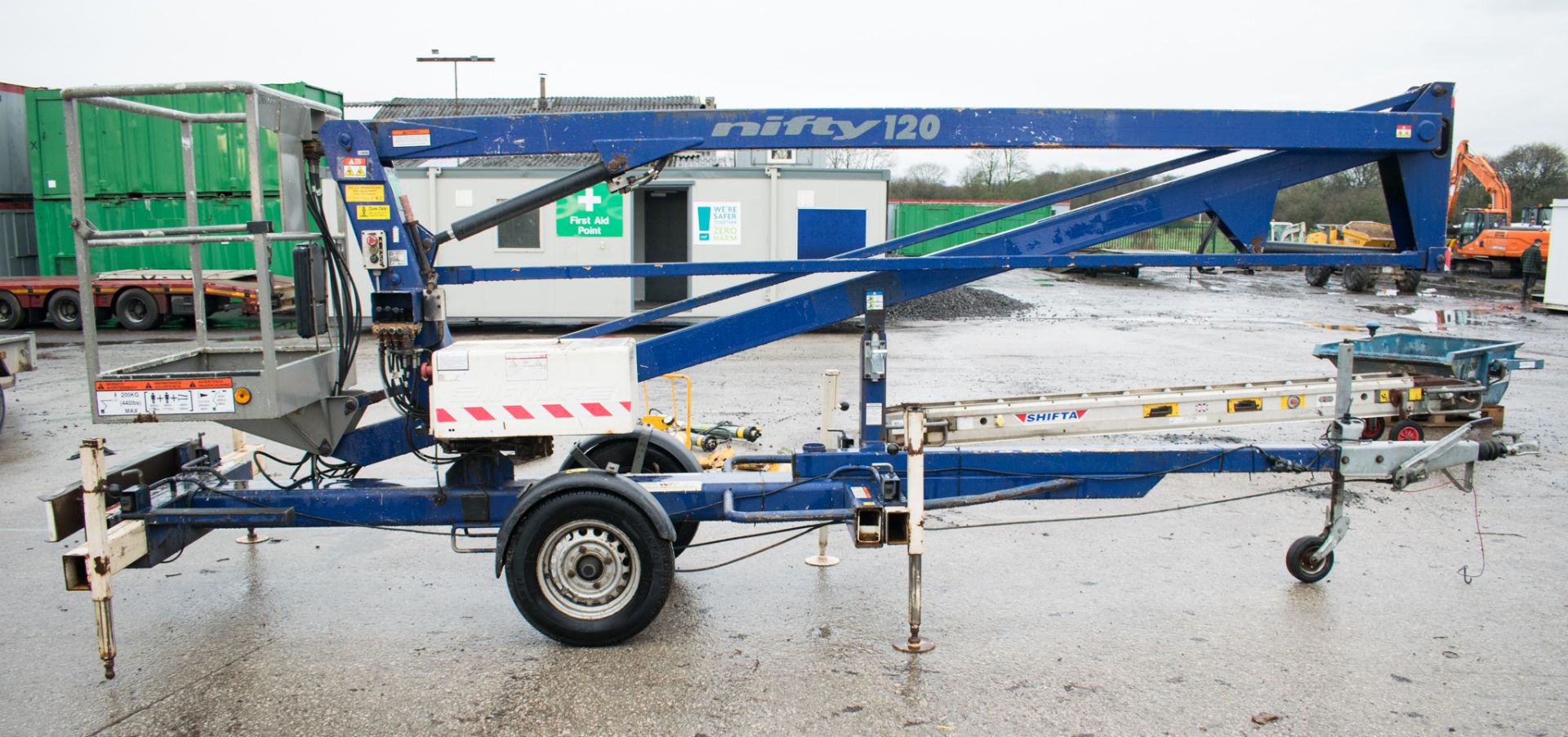 Nifty 120 ME fast tow articulated boom lift access platform Year: 2002 S/N: 0110114 08660029 - Image 5 of 9