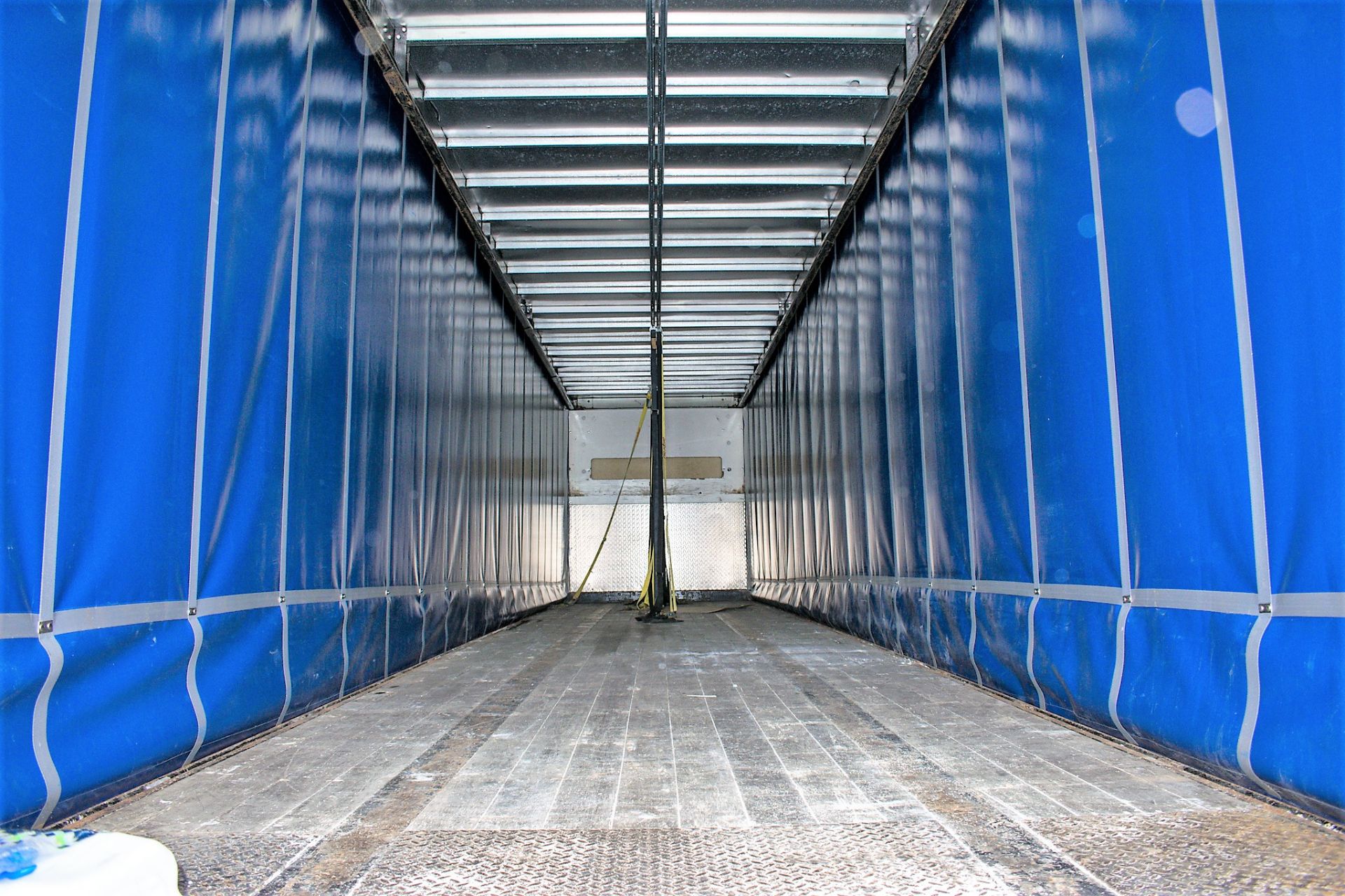 SDC 13.6 metre tri-axle flat bed curtain side trailer Year: 2010 Chassis Number: 106372 - Image 10 of 12