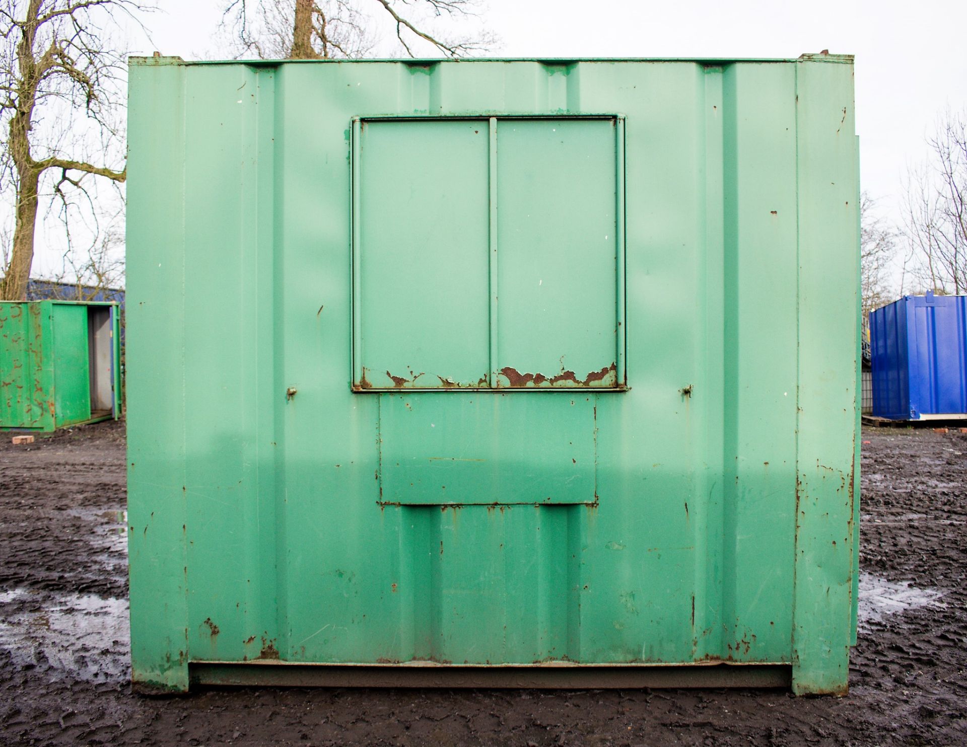 21 ft x 9 ft steel anti-vandal welfare site unit Comprising of: canteen area, toilet & generator - Image 5 of 16