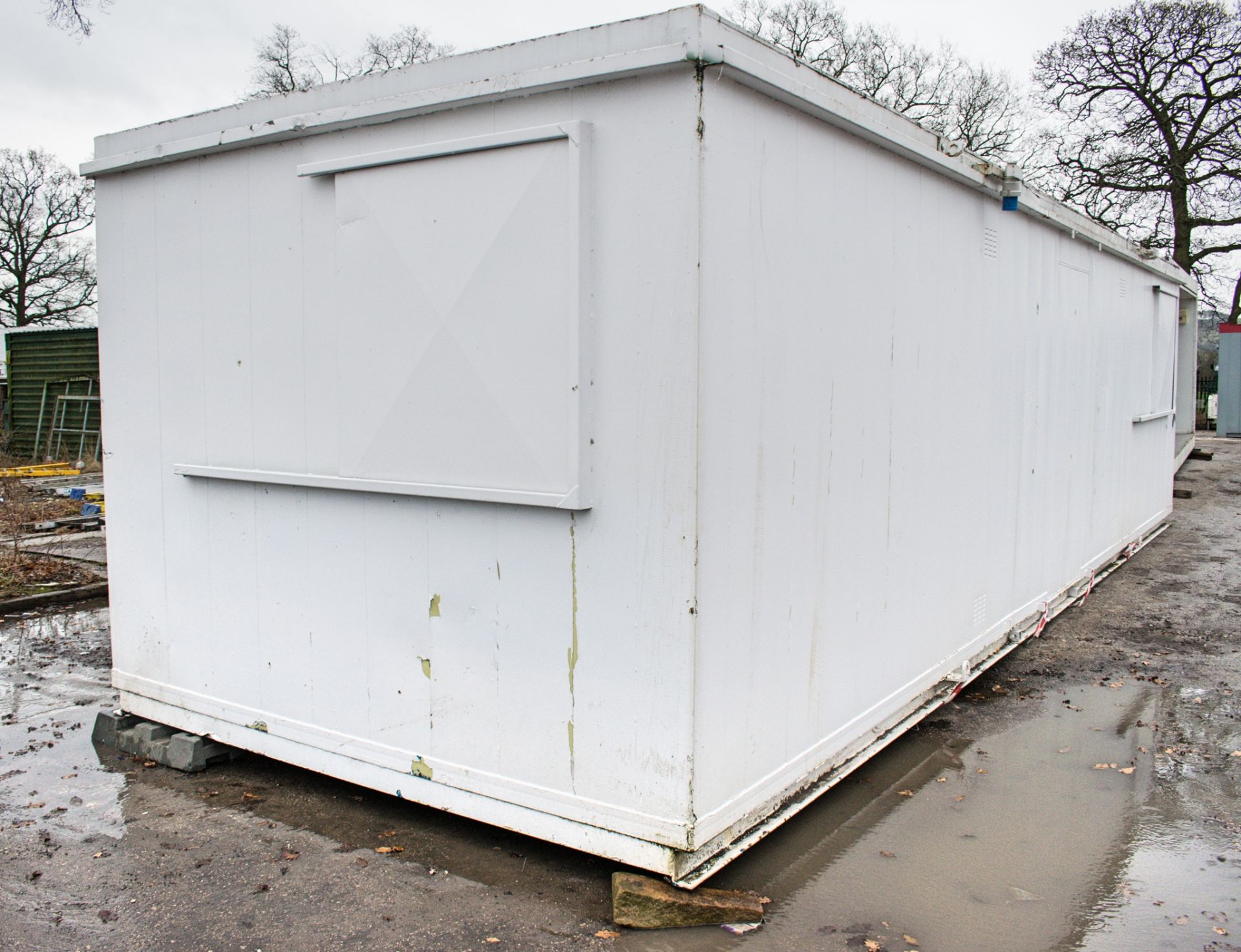 32 ft x 10 ft steel anti-vandal office site unit c/w keys BB34154 - Image 3 of 8