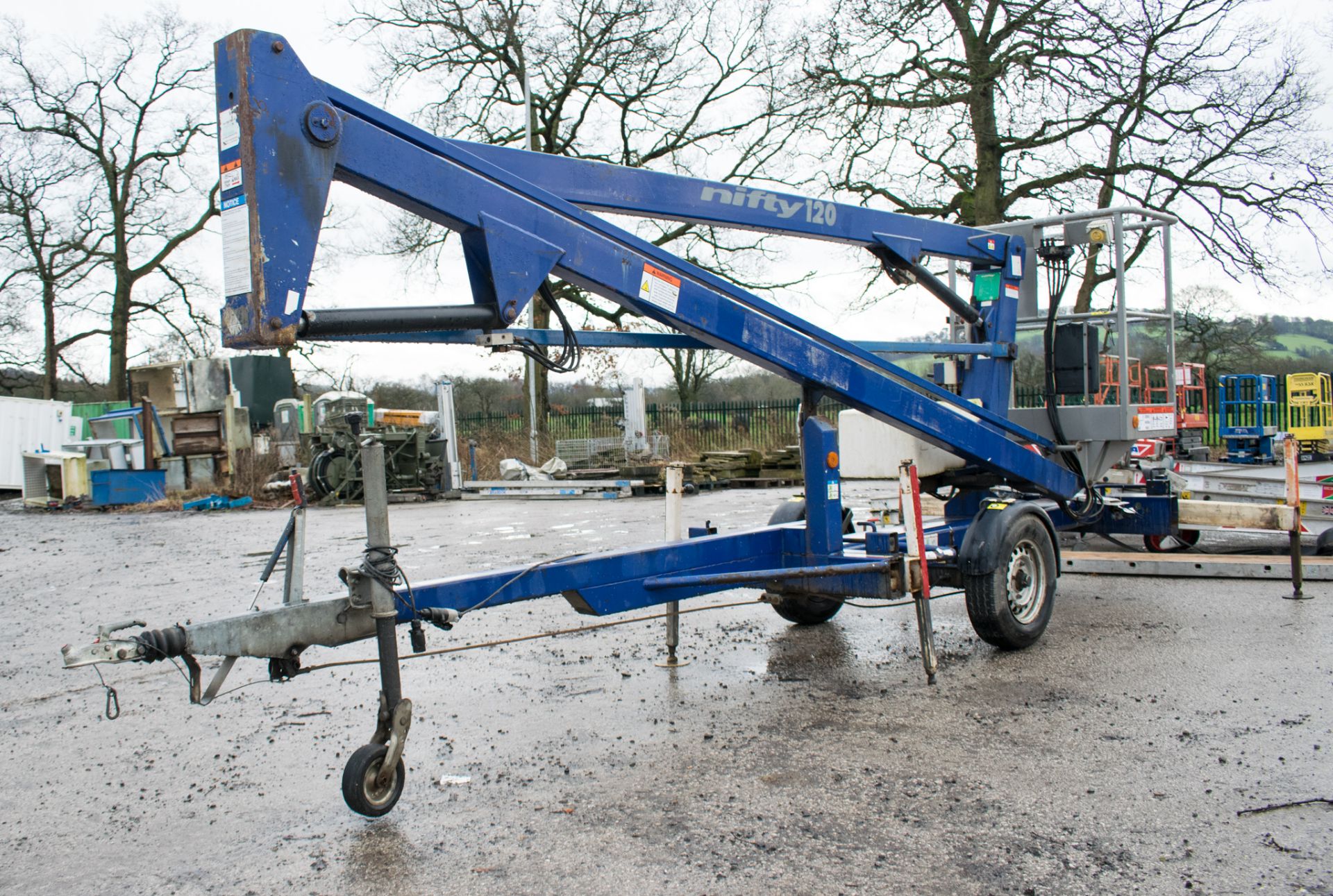 Nifty 120 ME fast tow articulated boom lift access platform Year: 2005 S/N: 0113266