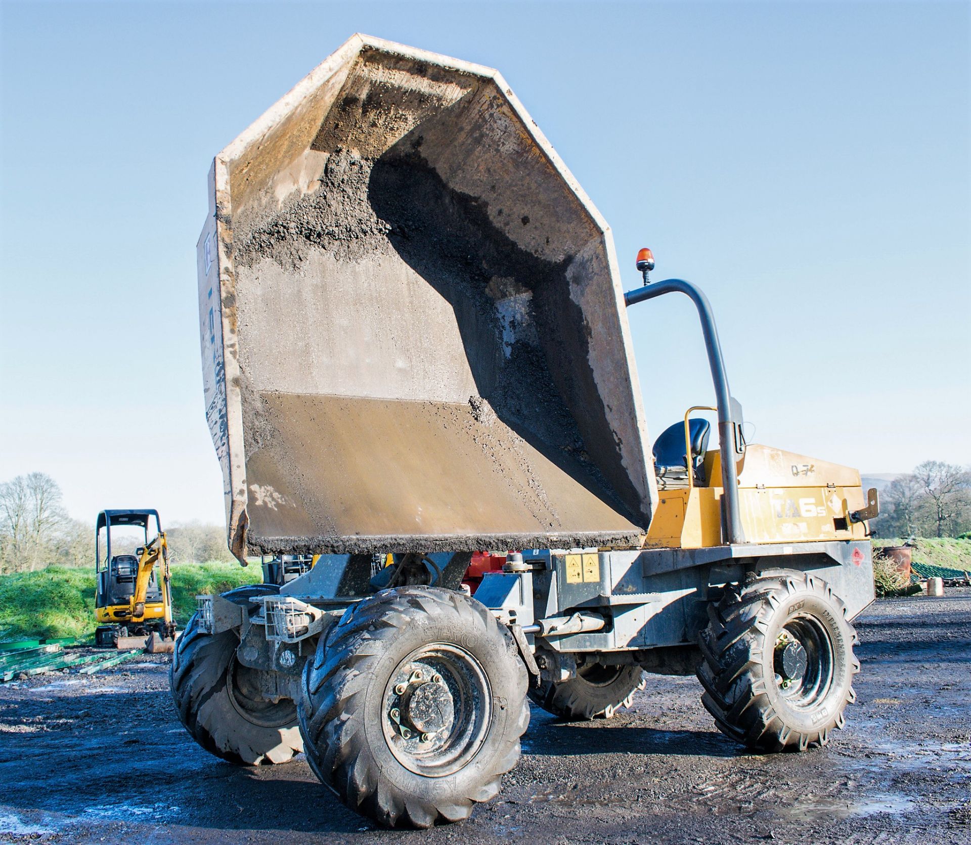 Benford Terex TA6 6 tonne swivel skip dumper Year: 2014 S/N: E3PJ5292 Recorded hours: 2019 - Image 9 of 19