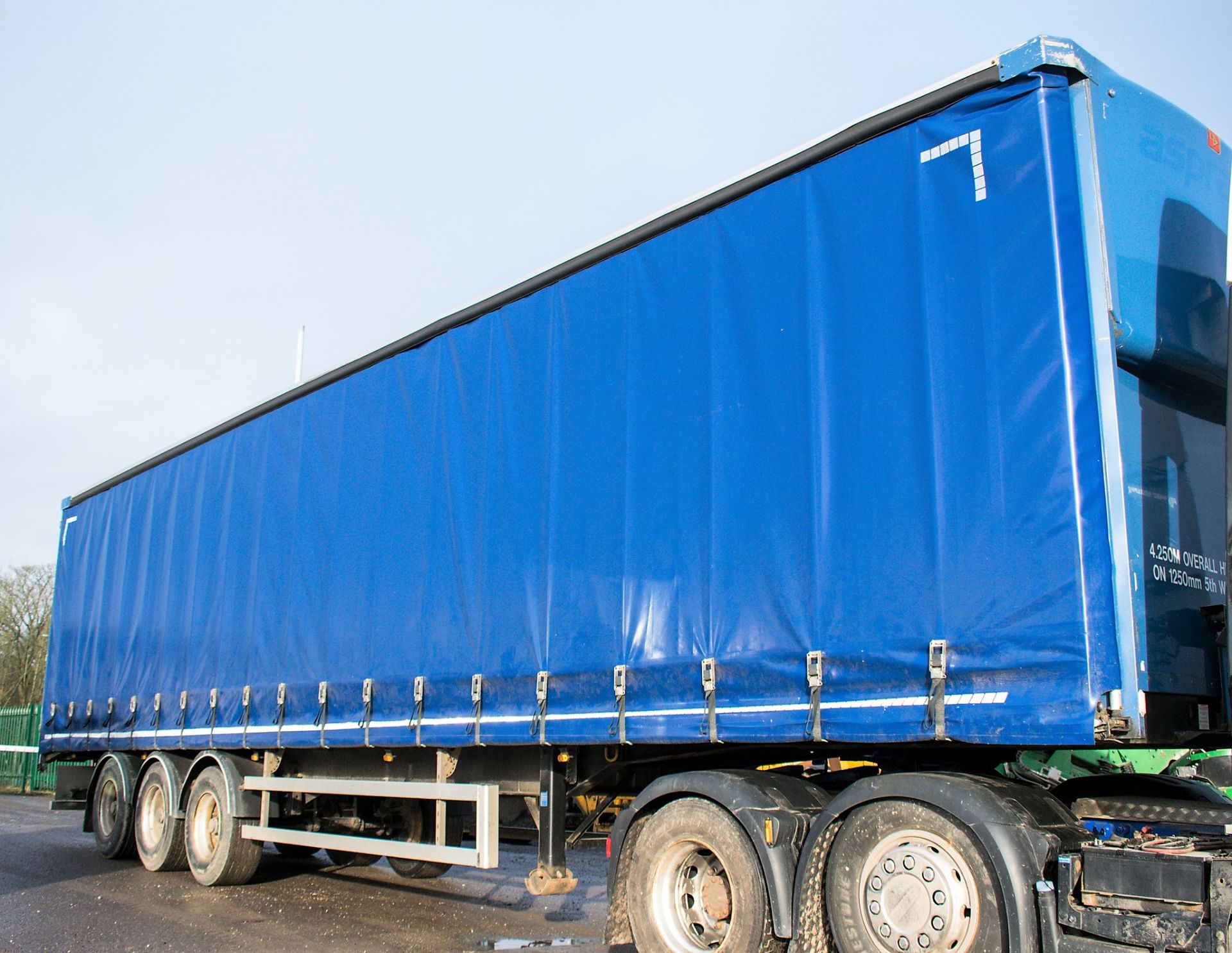 SDC 13.6 metre tri-axle flat bed curtain side trailer Year: 2010 Chassis Number: 106372