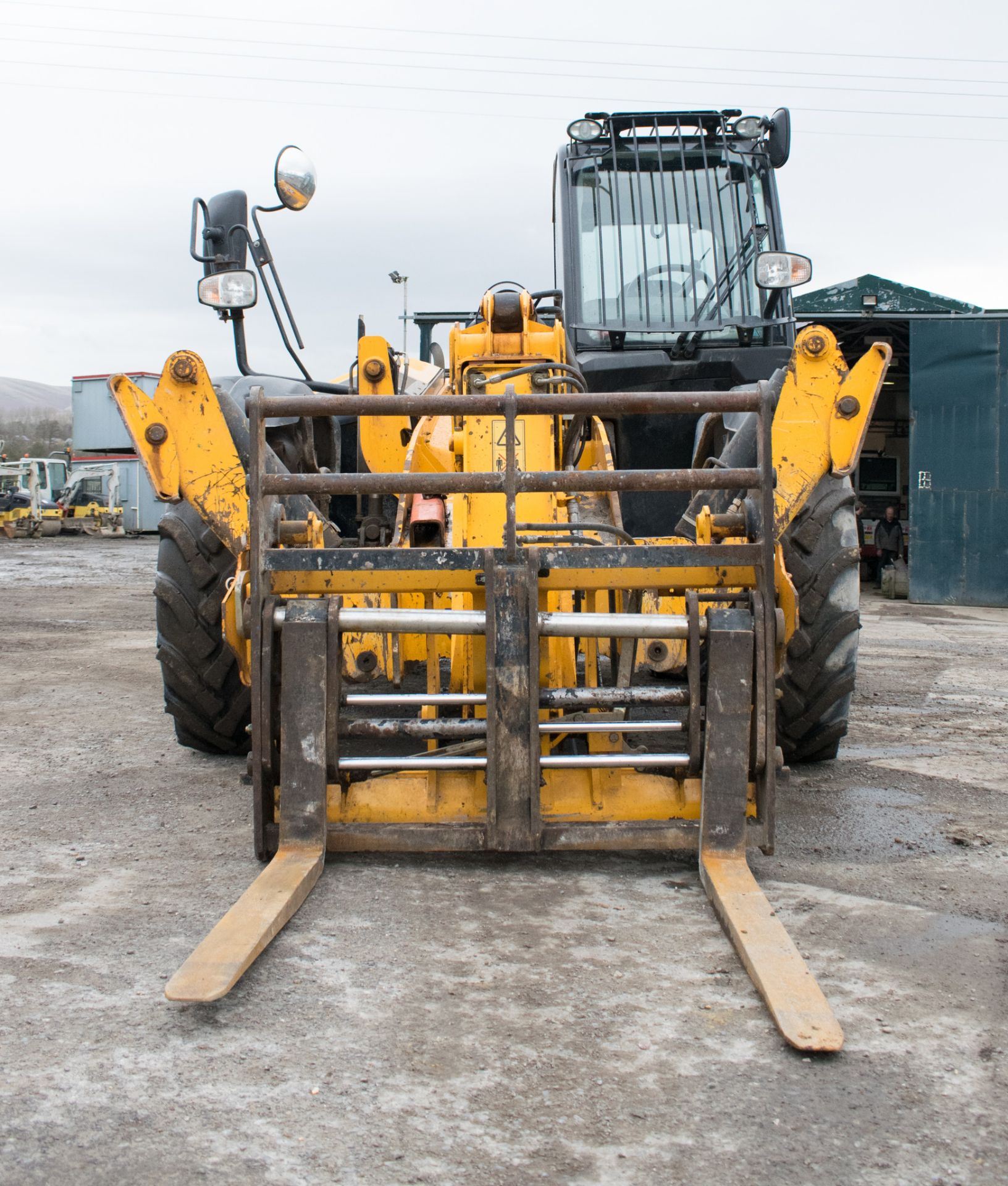 JCB 535-125 12.5 metre telescopic handler Year: 2015 S/N: 350818 Recorded Hours: 3388 c/w sway - Image 7 of 20