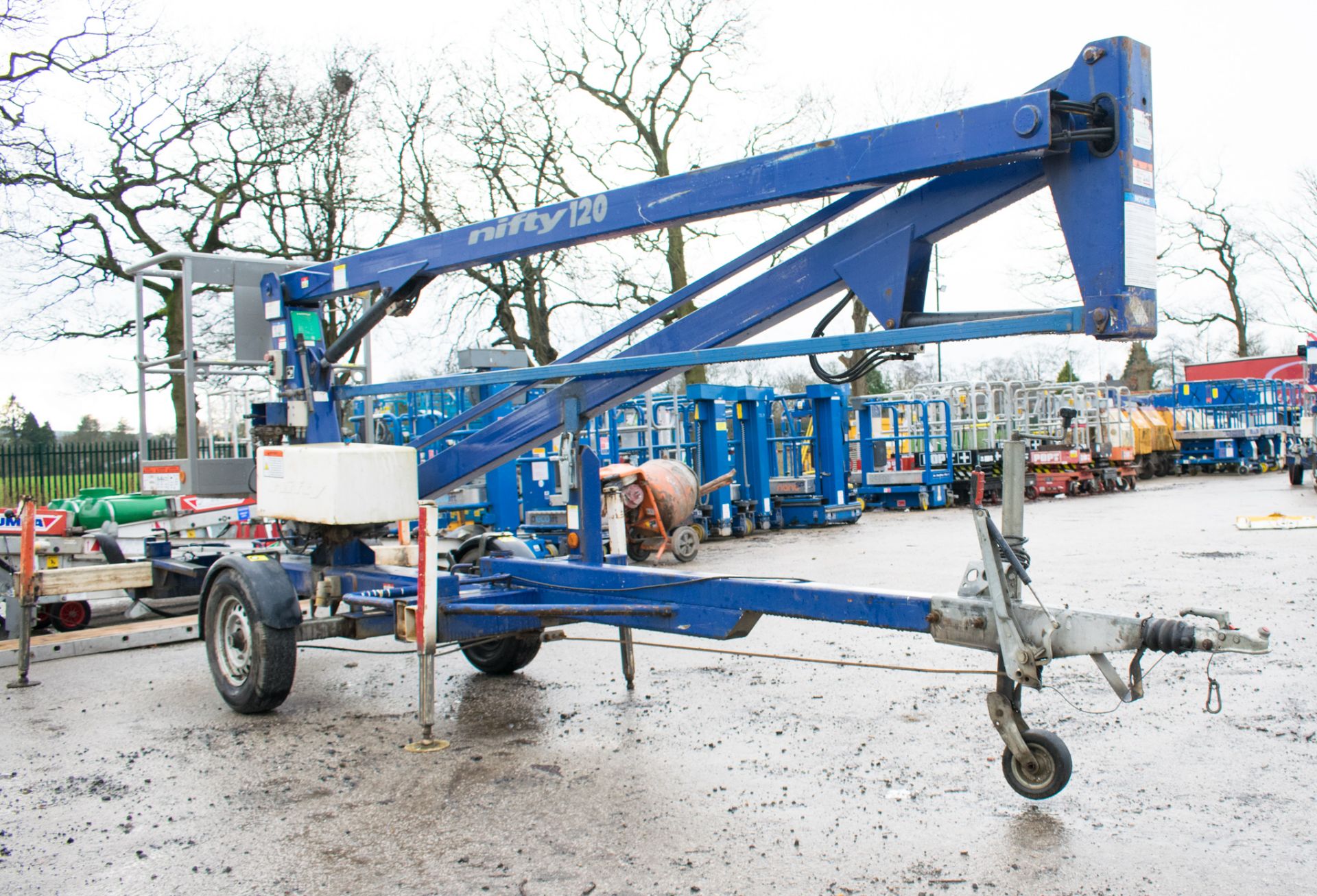 Nifty 120 ME fast tow articulated boom lift access platform Year: 2005 S/N: 0113266 - Image 2 of 9