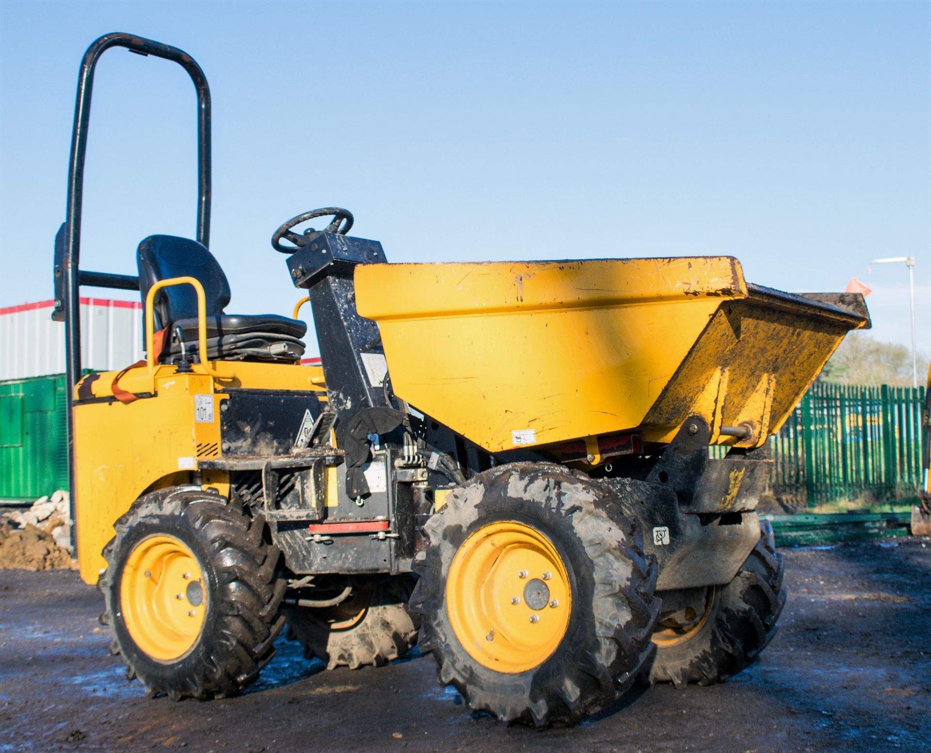 JCB 1THT 1 tonne high tip dumper  Year: 2016  S/N: JEGGRA2819 Recorded Hours: 619 - Image 2 of 18