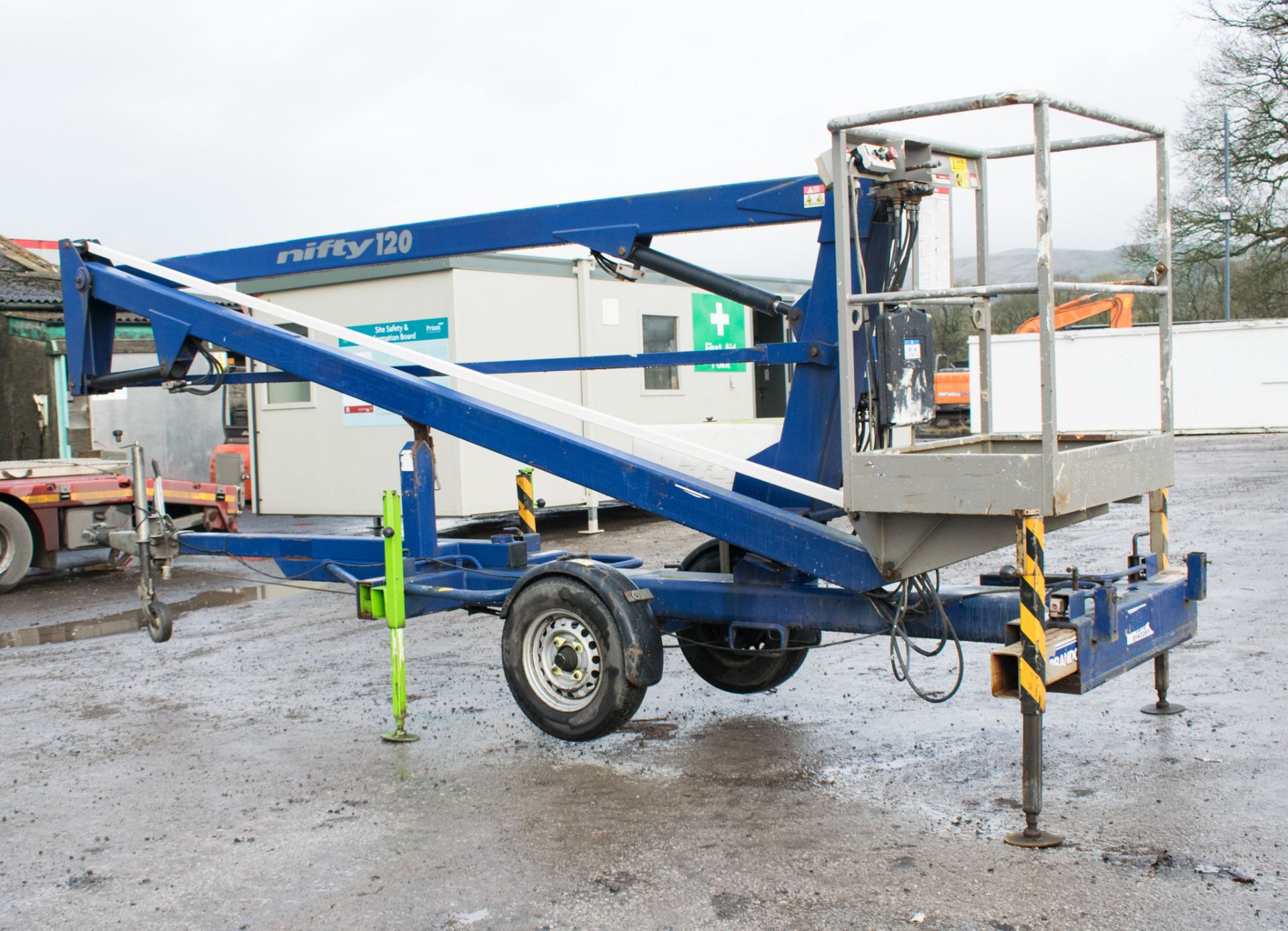 Nifty 120 ME fast tow articulated boom lift access platform Year: 2006 S/N: 015149 08660045 - Image 3 of 9