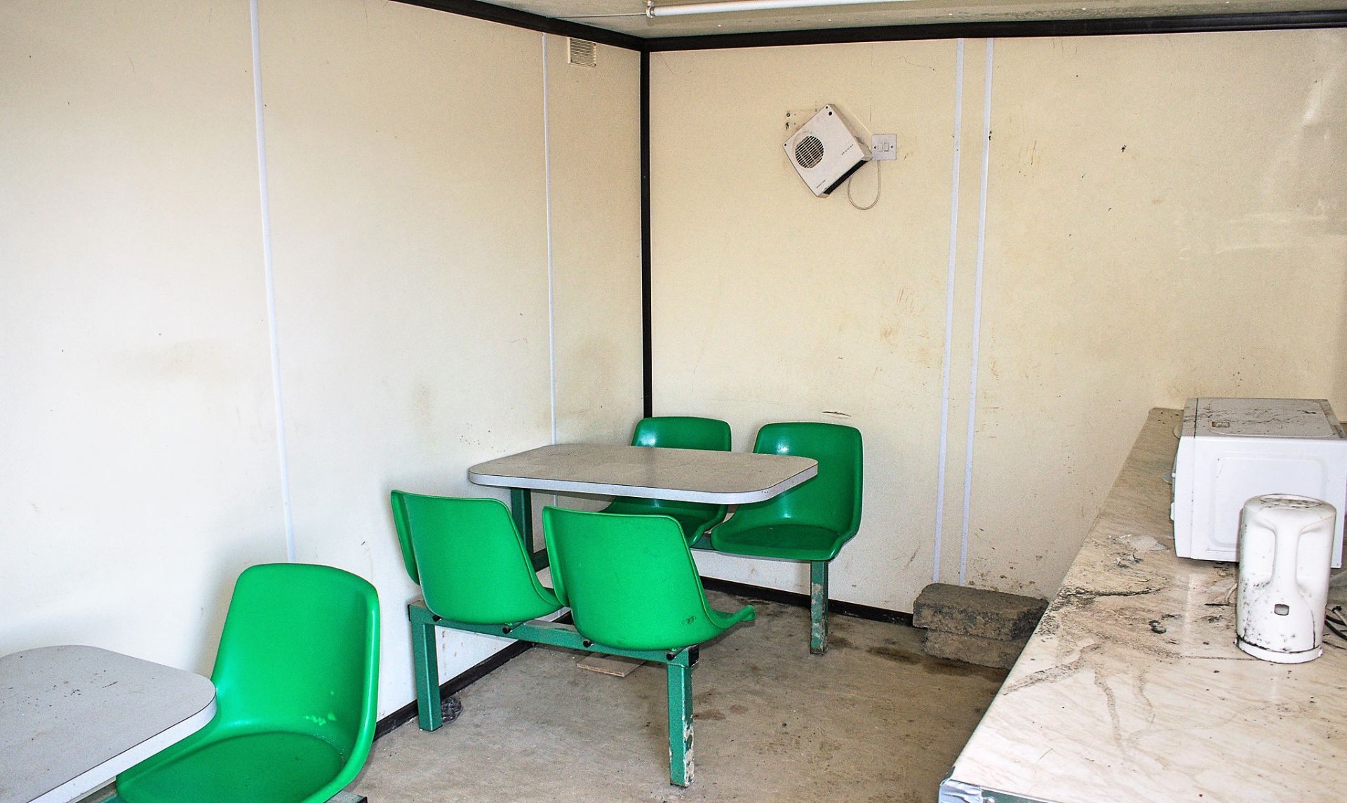 21 ft x 9 ft steel anti-vandal welfare site unit Comprising of: canteen area, toilet & generator - Image 7 of 11