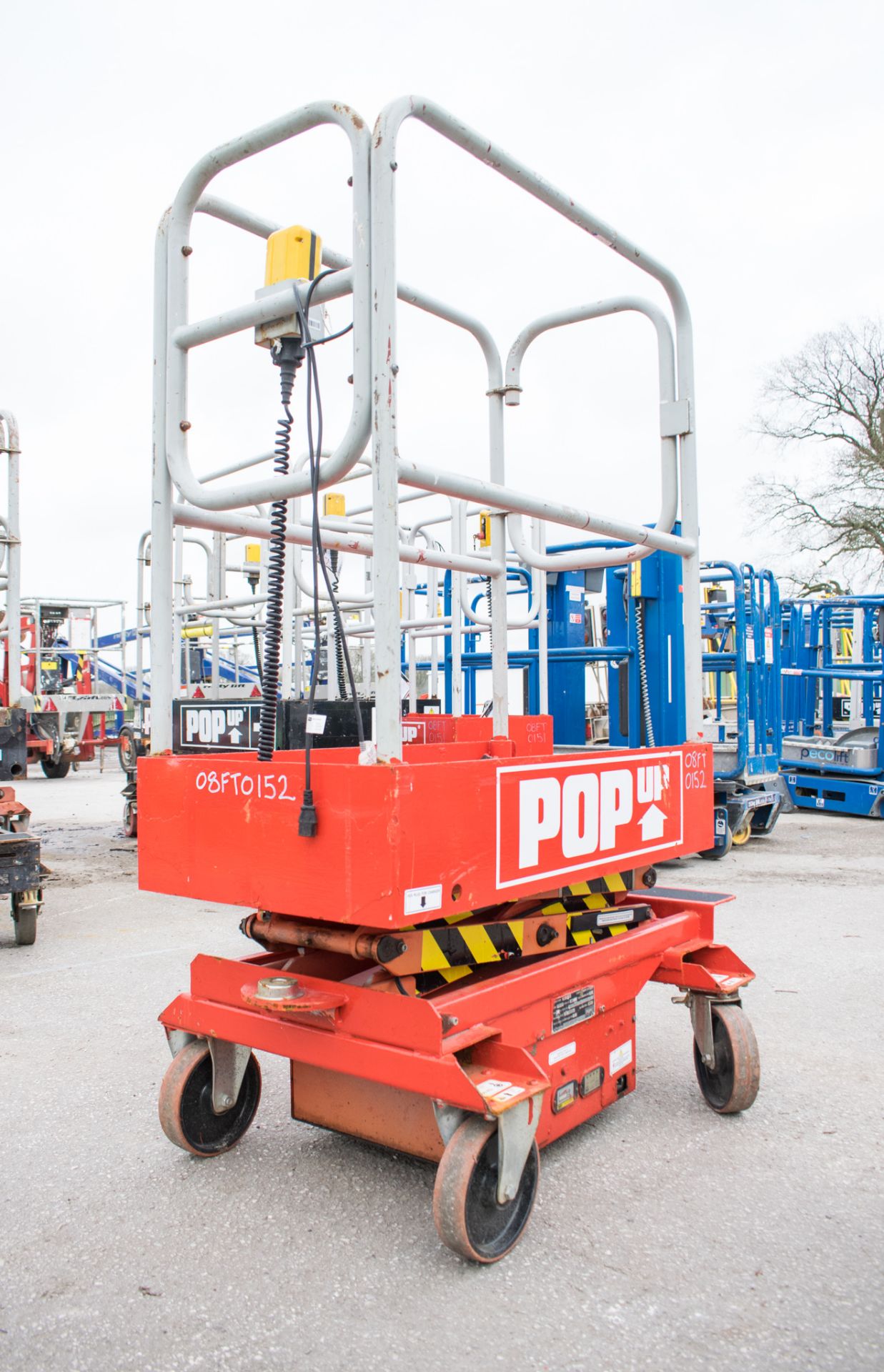 Pop-up battery electric push along scissor lift access platform Year: 2003 S/N: NSG2055 08FT0152