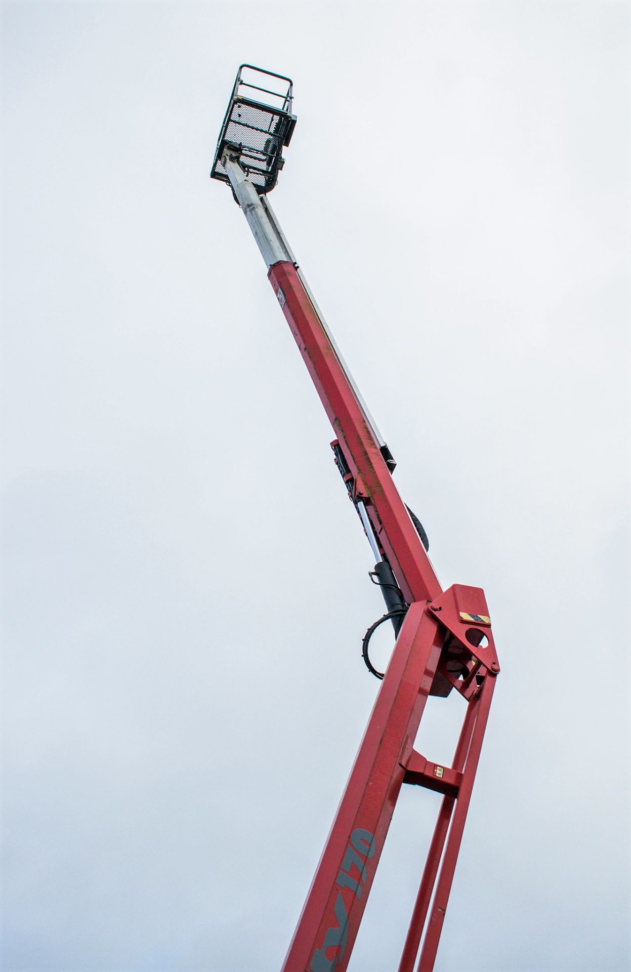 Nifty 170 HDET battery electric/diesel fast tow articulated boom lift Year: 2012 S/N: 24835 S8108 - Image 12 of 12