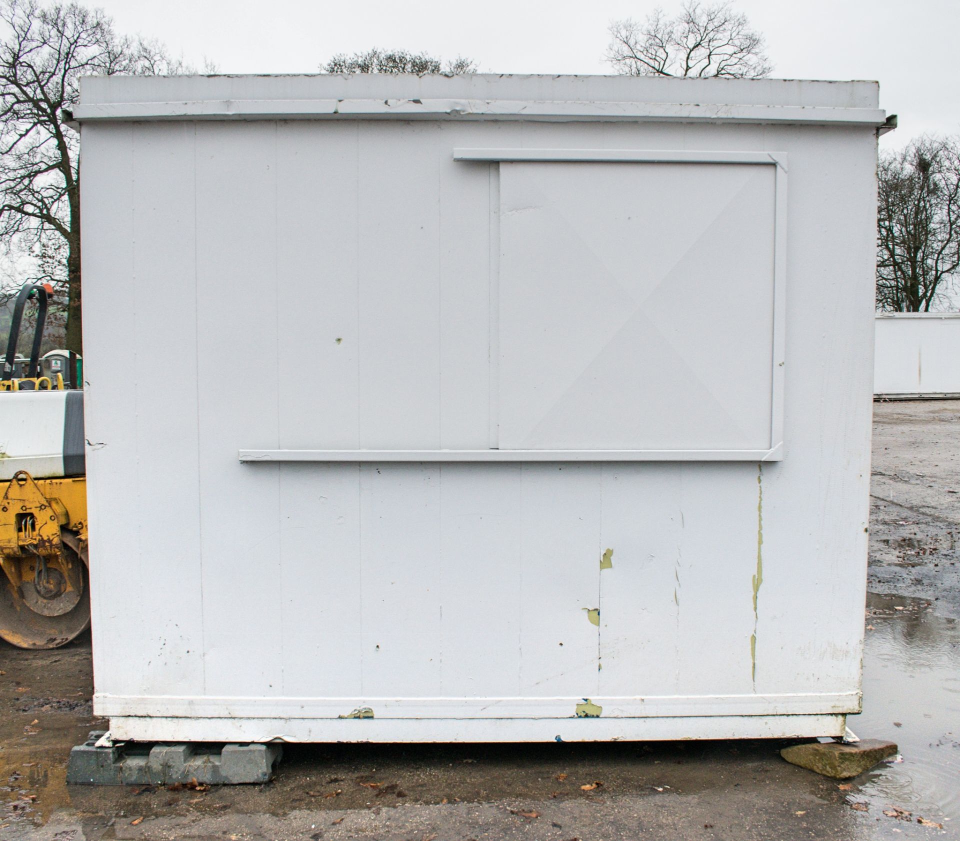 32 ft x 10 ft steel anti-vandal office site unit c/w keys BB34154 - Image 5 of 8