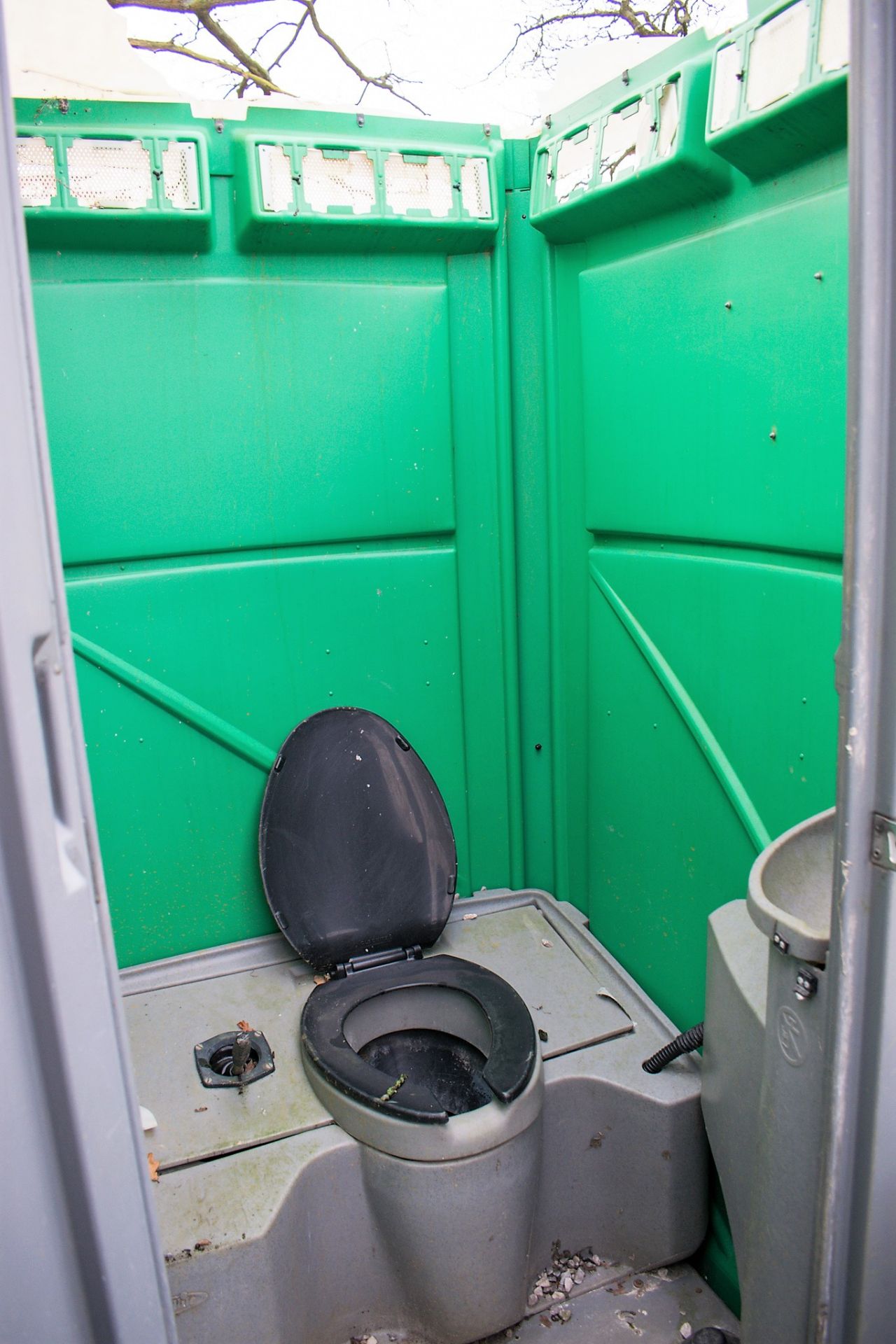 Portable plastic toilet ** Roof smashed ** - Image 2 of 3