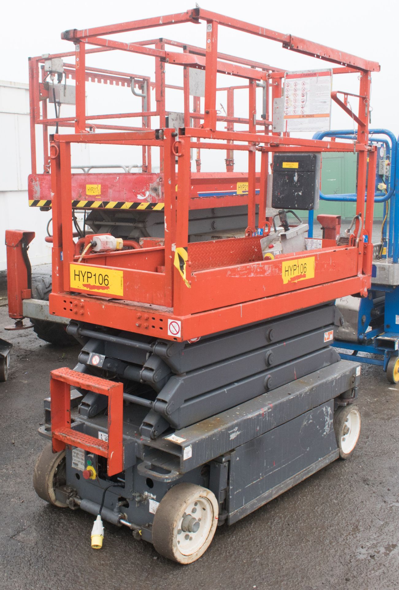 Sky Jack battery electric 8 metre sissor lift access platform Year: 2009 S/N: 22013331 Recorded