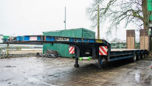 King 13.6 metre step frame tri-axle low loader trailer Year: 2007 Identification Number: C255860 S/