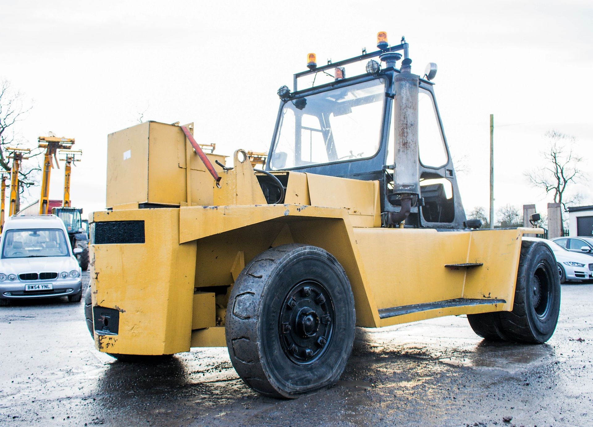 Caterpillar V330B diesel driven fork lift truck Year: 1991 S/N: 86Y01373 Recorded Hours:26,511 c/w - Image 6 of 25