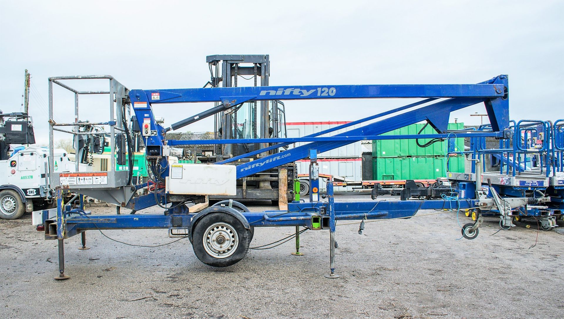 Nifty 120ME battery electric fast tow articulated boom lift access platform Year: 2005 S/N: 12575 ** - Image 5 of 11