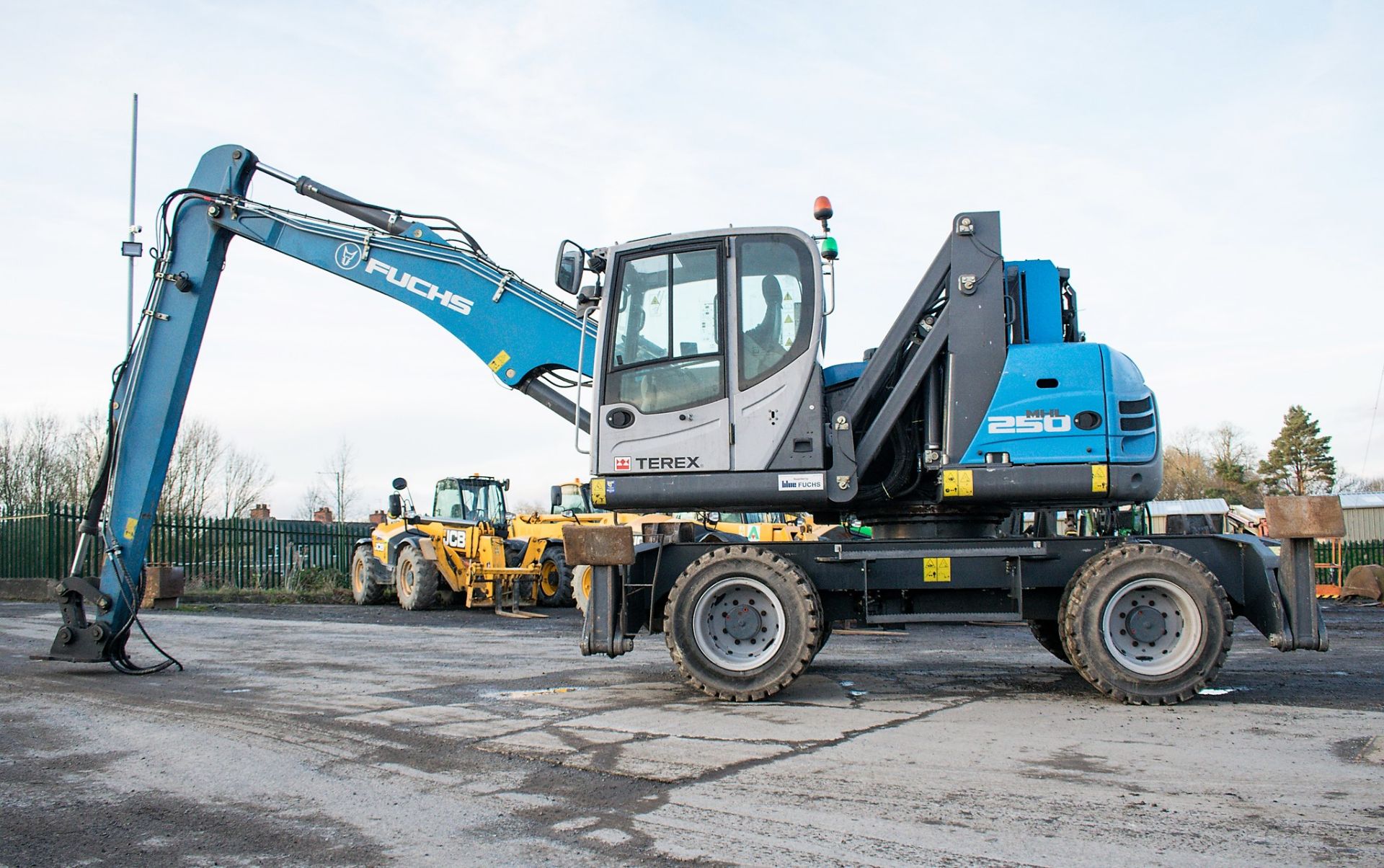 Terex Fuchs MHL 350 wheeled materials handler Year: 2015 S/N: 250310/4017 Recorded Hours: 4118 - Image 7 of 19