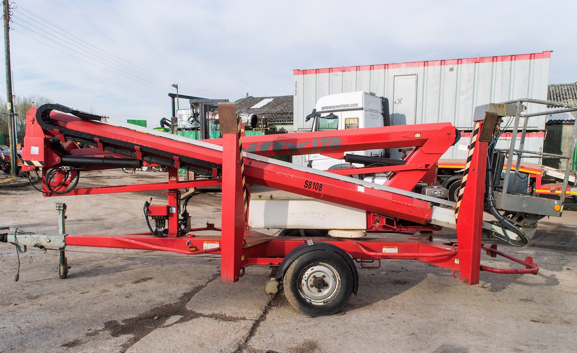 Nifty 170 HDET battery electric/diesel fast tow articulated boom lift Year: 2012 S/N: 24835 S8108 - Image 6 of 12