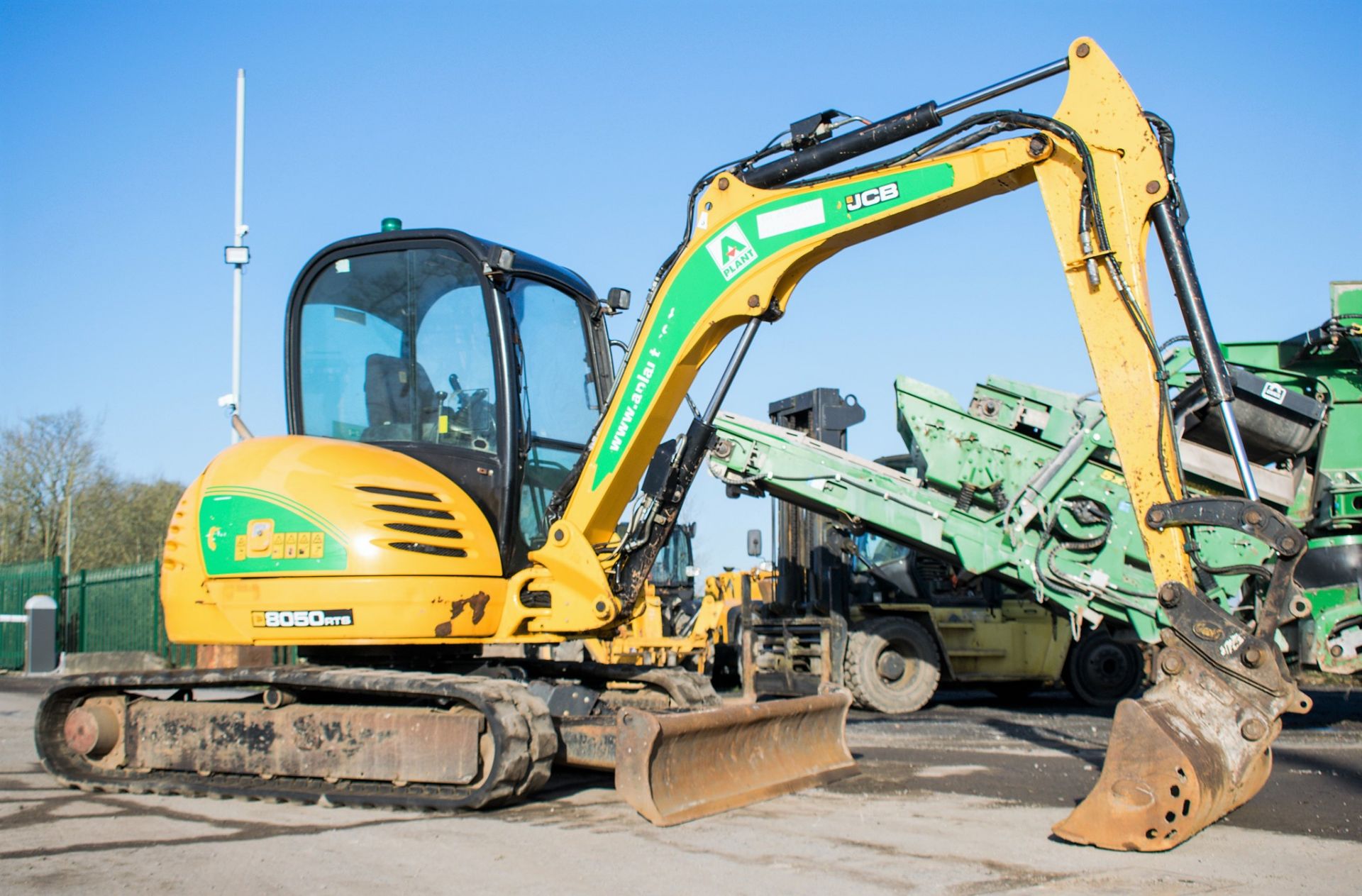 JCB 8050 RTS 5 tonne rubber tracked excavator Year: 2013 S/N: 1741957 Recorded Hours: 2660 blade, - Image 2 of 22