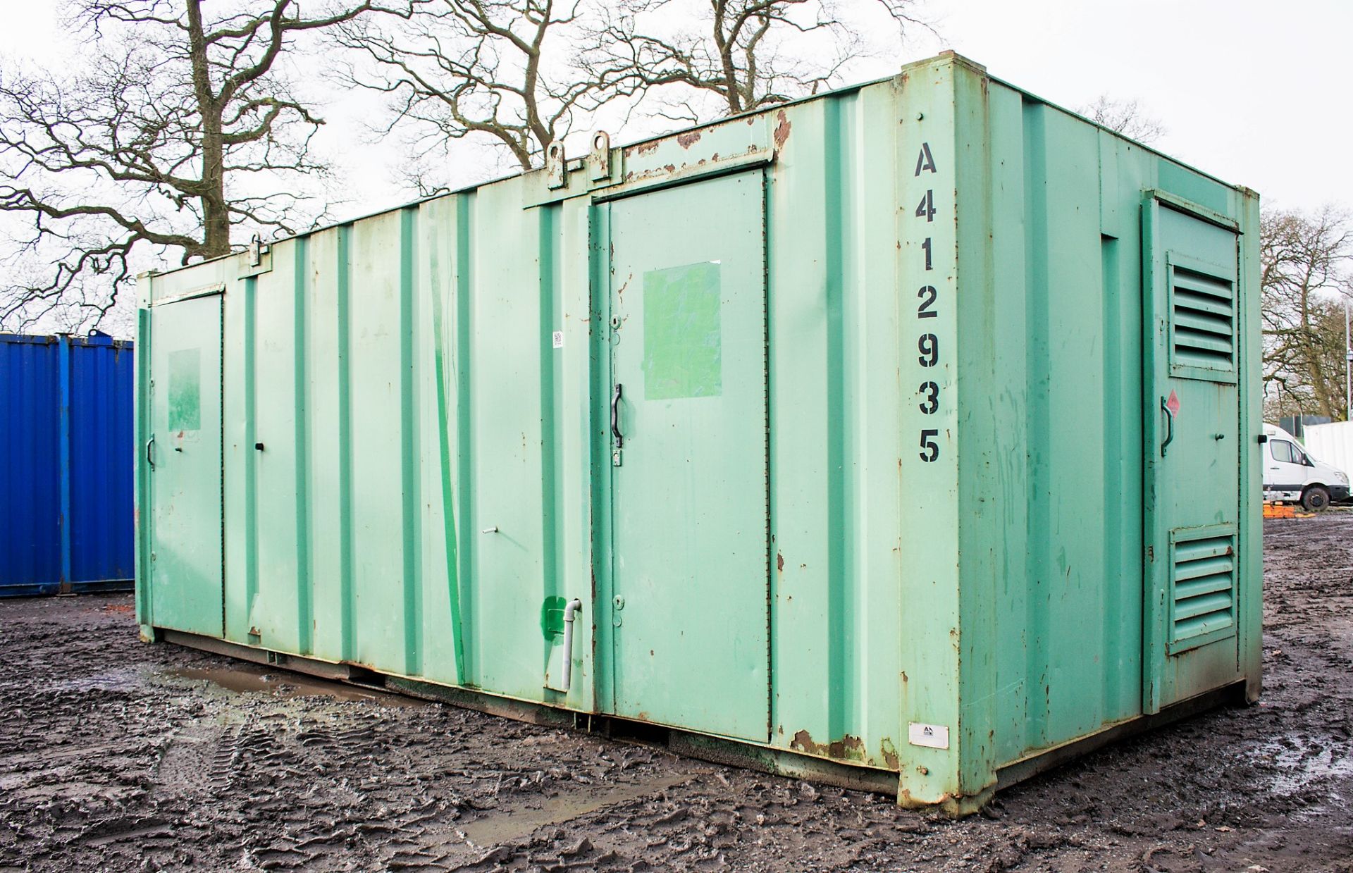 21 ft x 9 ft steel anti-vandal welfare site unit Comprising of: canteen area, toilet & generator - Image 2 of 16