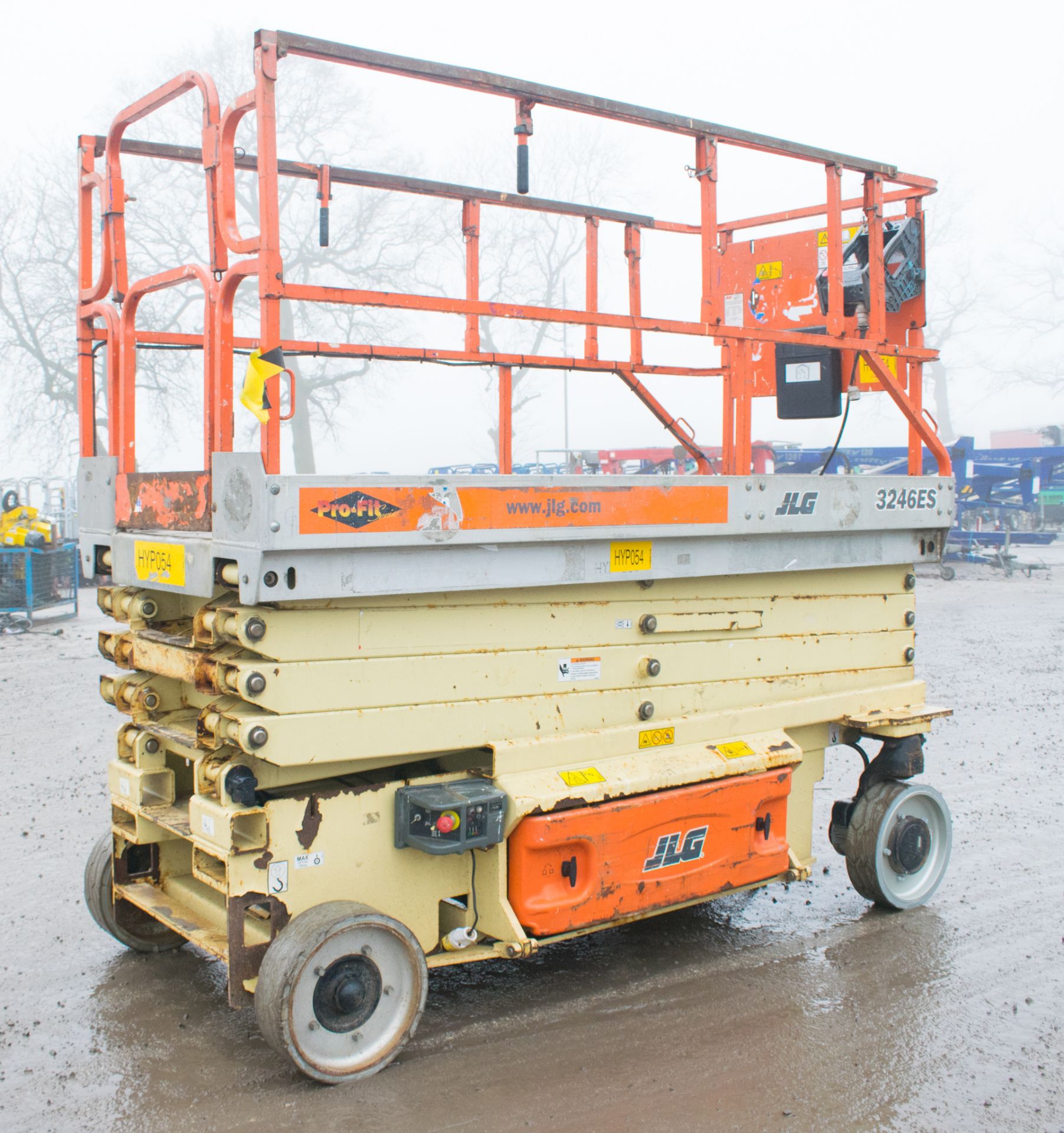 JLG 3246ES battery electric 12 metre driven sissor lift access platform Year: 2006 S/N: 1200006196 - Image 4 of 9