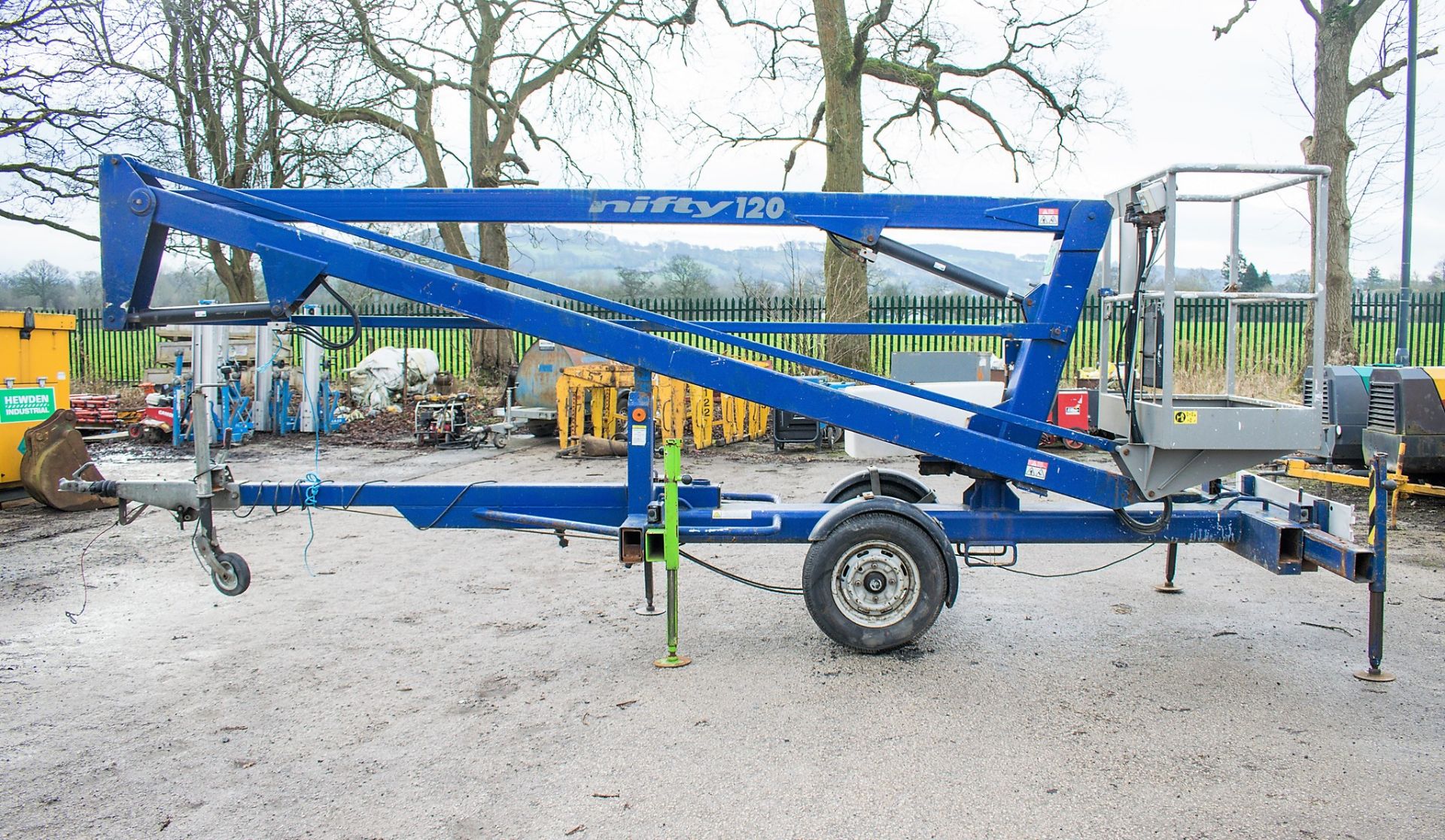 Nifty 120ME battery electric fast tow articulated boom lift access platform Year: 2005 S/N: 12575 ** - Image 6 of 11