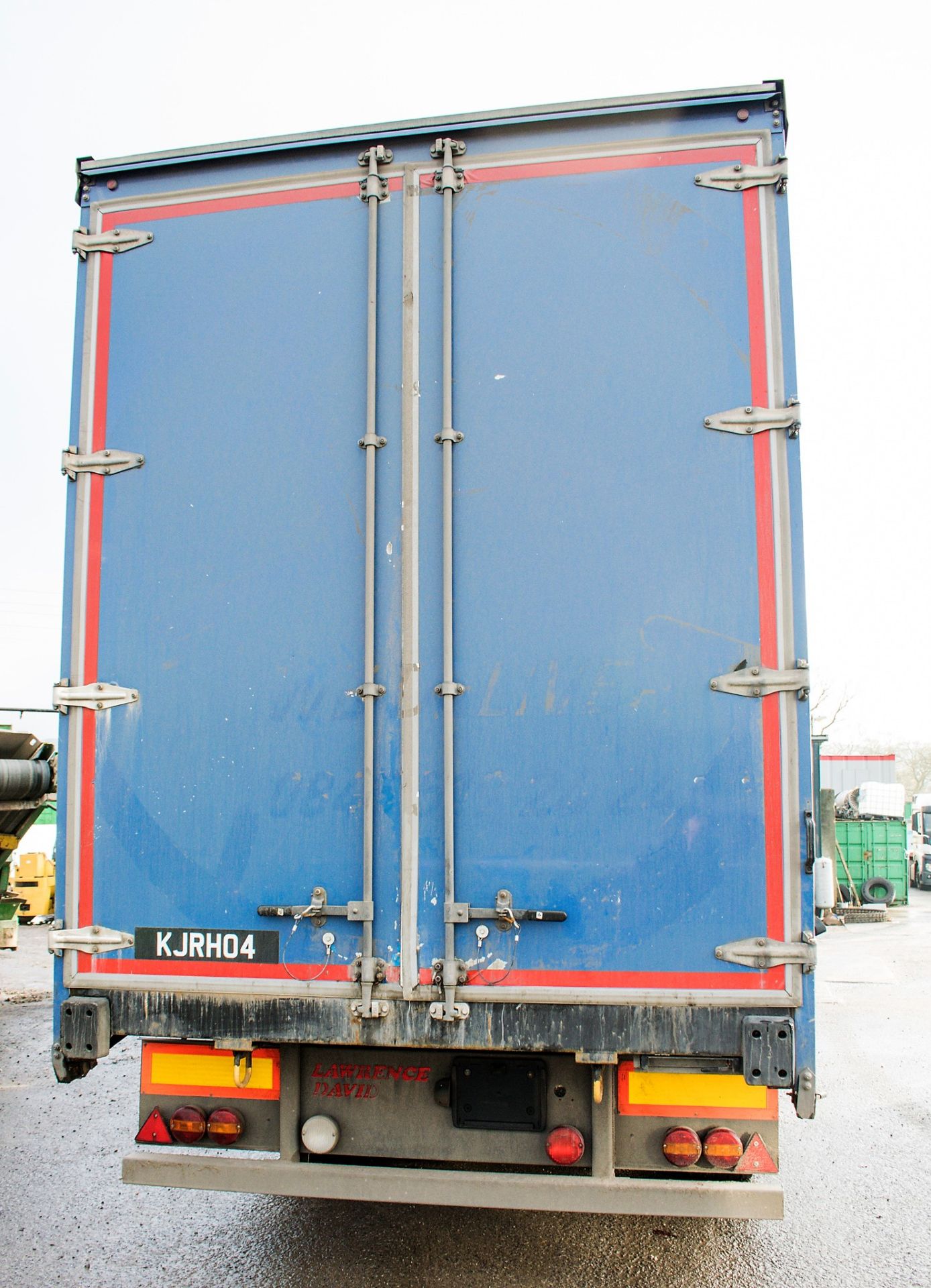 SDC 13.6 metre tri-axle flat bed curtain side trailer Year: 2010 Chassis Number: 106372 - Image 7 of 12