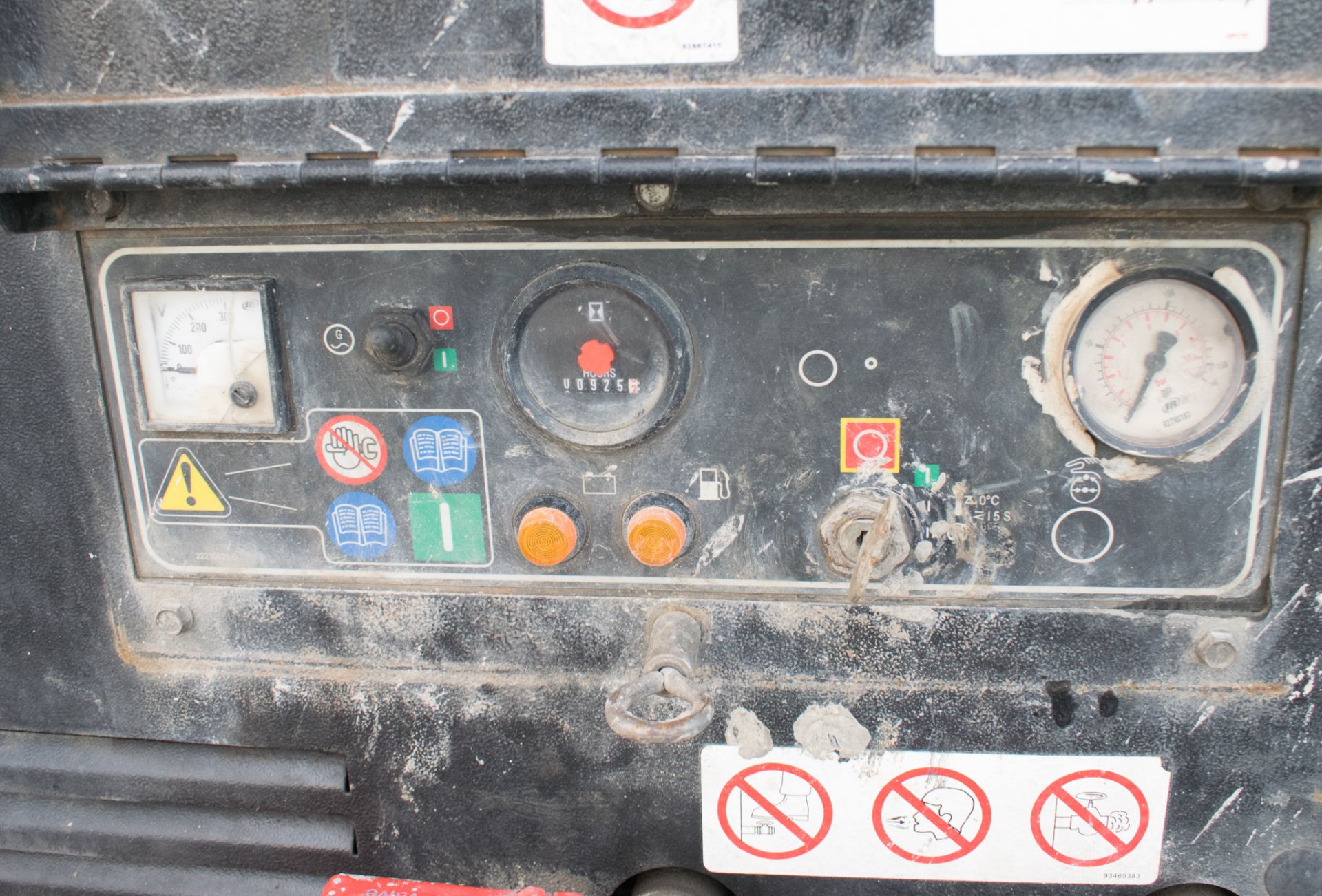 Doosan 741 diesel driven fast tow compressor/generator Year: 2013 S/N: 432072 Recorded Hours: 925 - Image 3 of 5