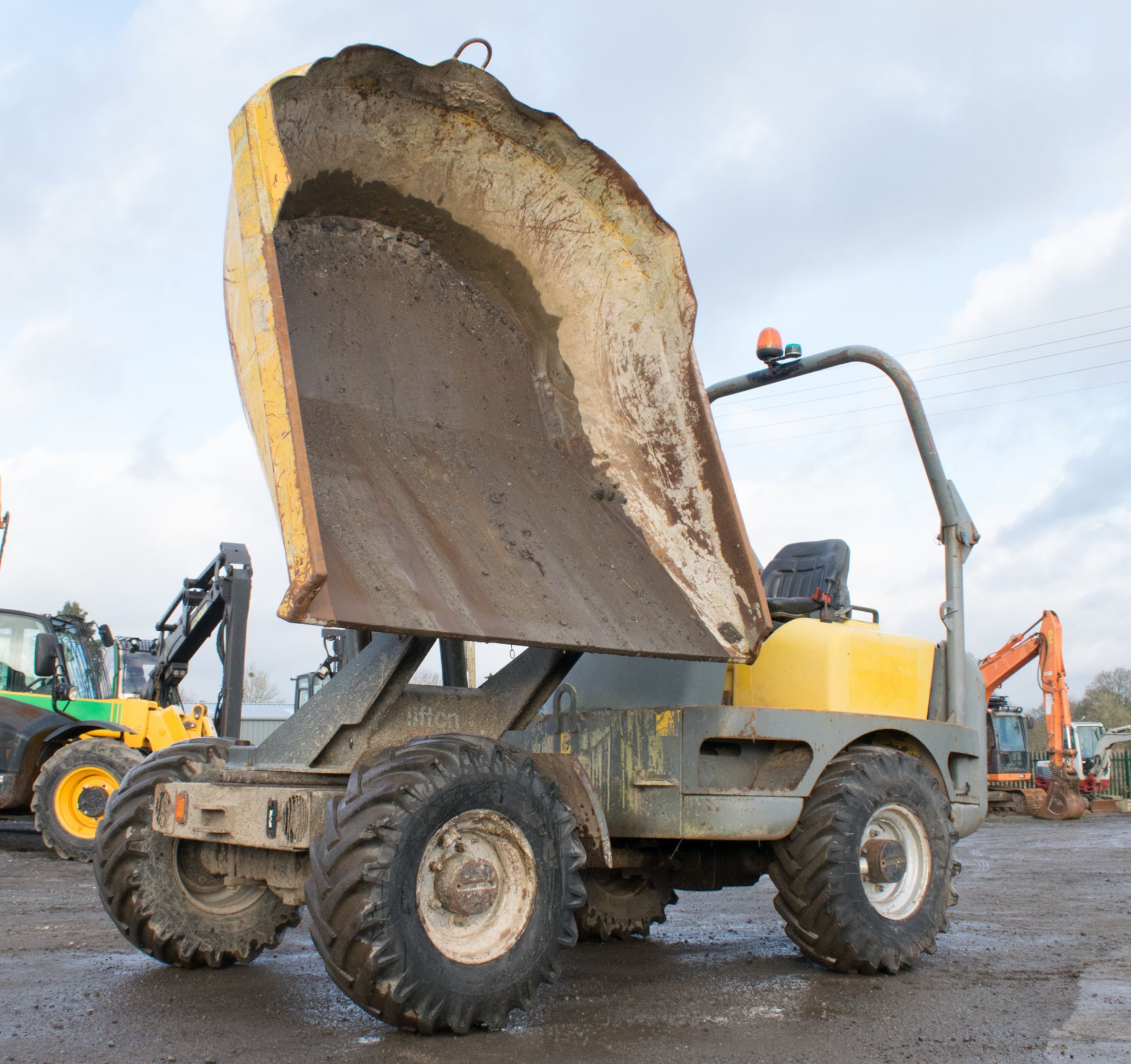 Neuson Lifton 3 tonne swivel skip dumper Year: 2003 S/N: AA31028D Recorded Hours: Not displayed ( - Image 9 of 18