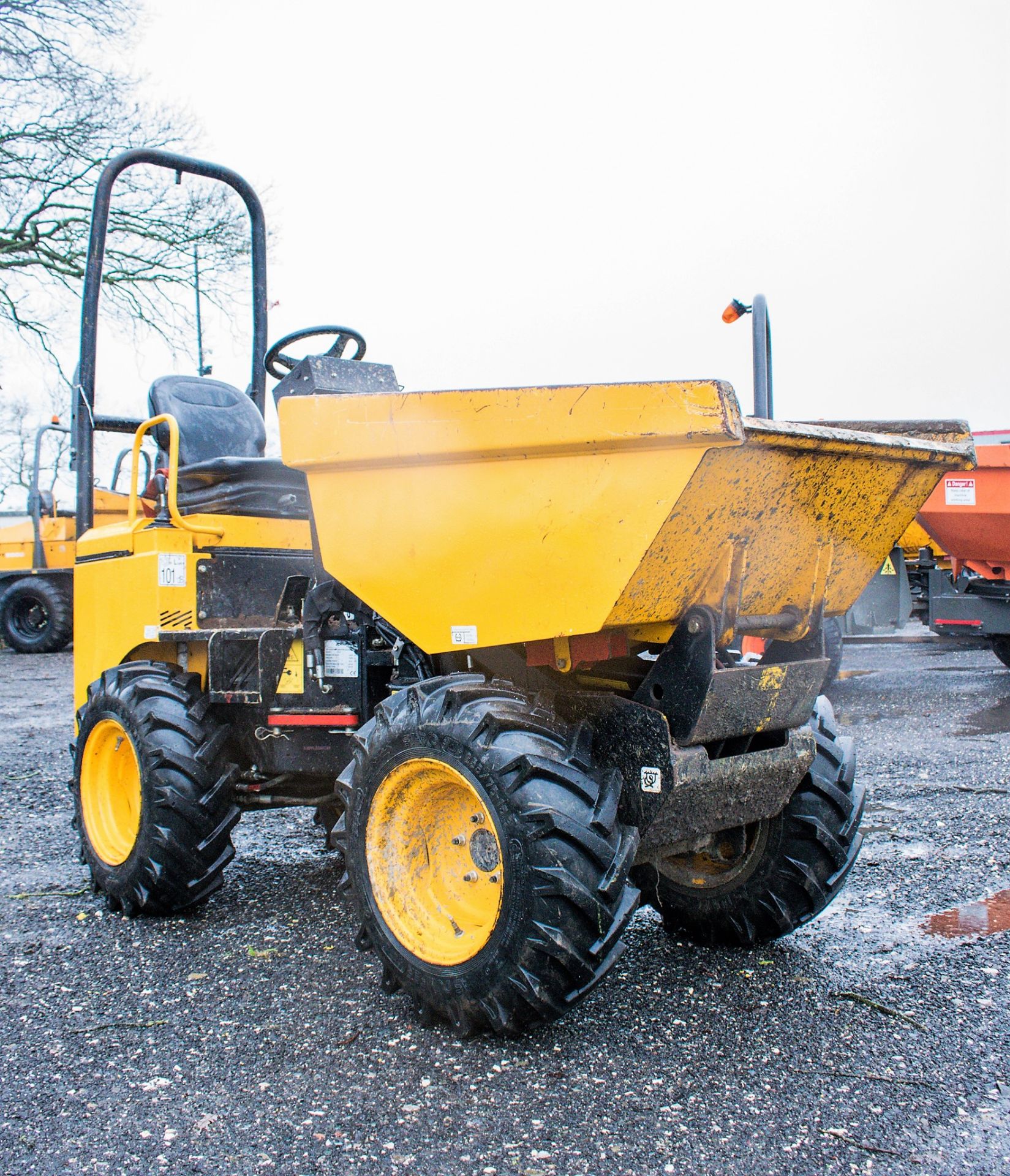 JCB 1THT 1 tonne high tip dumper  Year: 2016  S/N: JEGGR Recorded Hours: 595 - Image 2 of 17