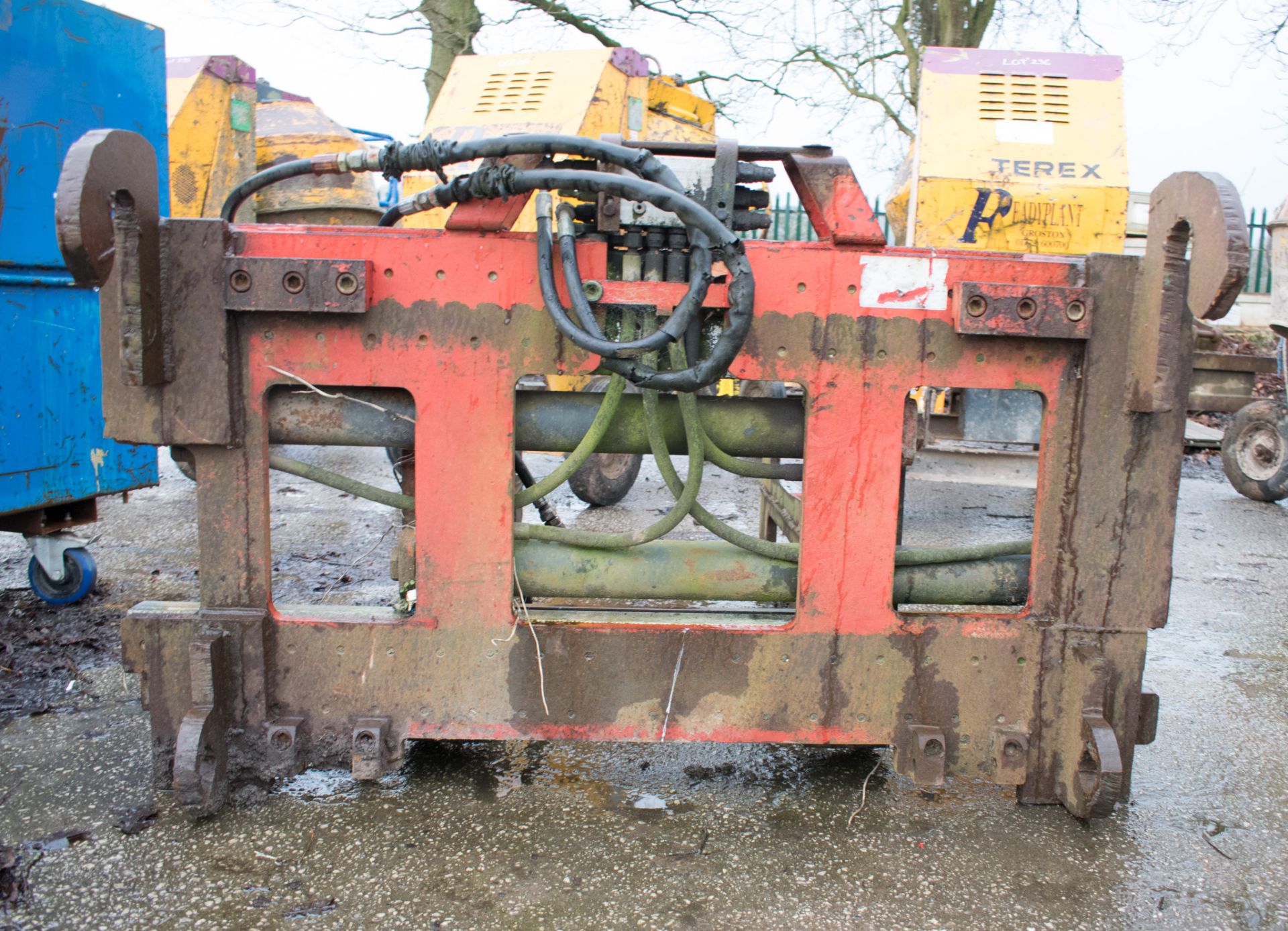 Hydraulic bail grab  P3316 - Image 2 of 2