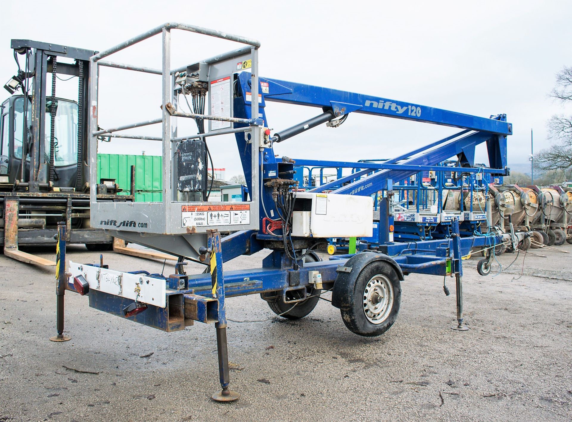 Nifty 120ME battery electric fast tow articulated boom lift access platform Year: 2005 S/N: 12575 ** - Image 3 of 11