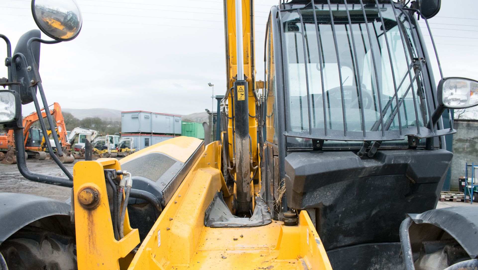 JCB 535-125 12.5 metre telescopic handler Year: 2015 S/N: 350818 Recorded Hours: 3388 c/w sway - Image 11 of 20