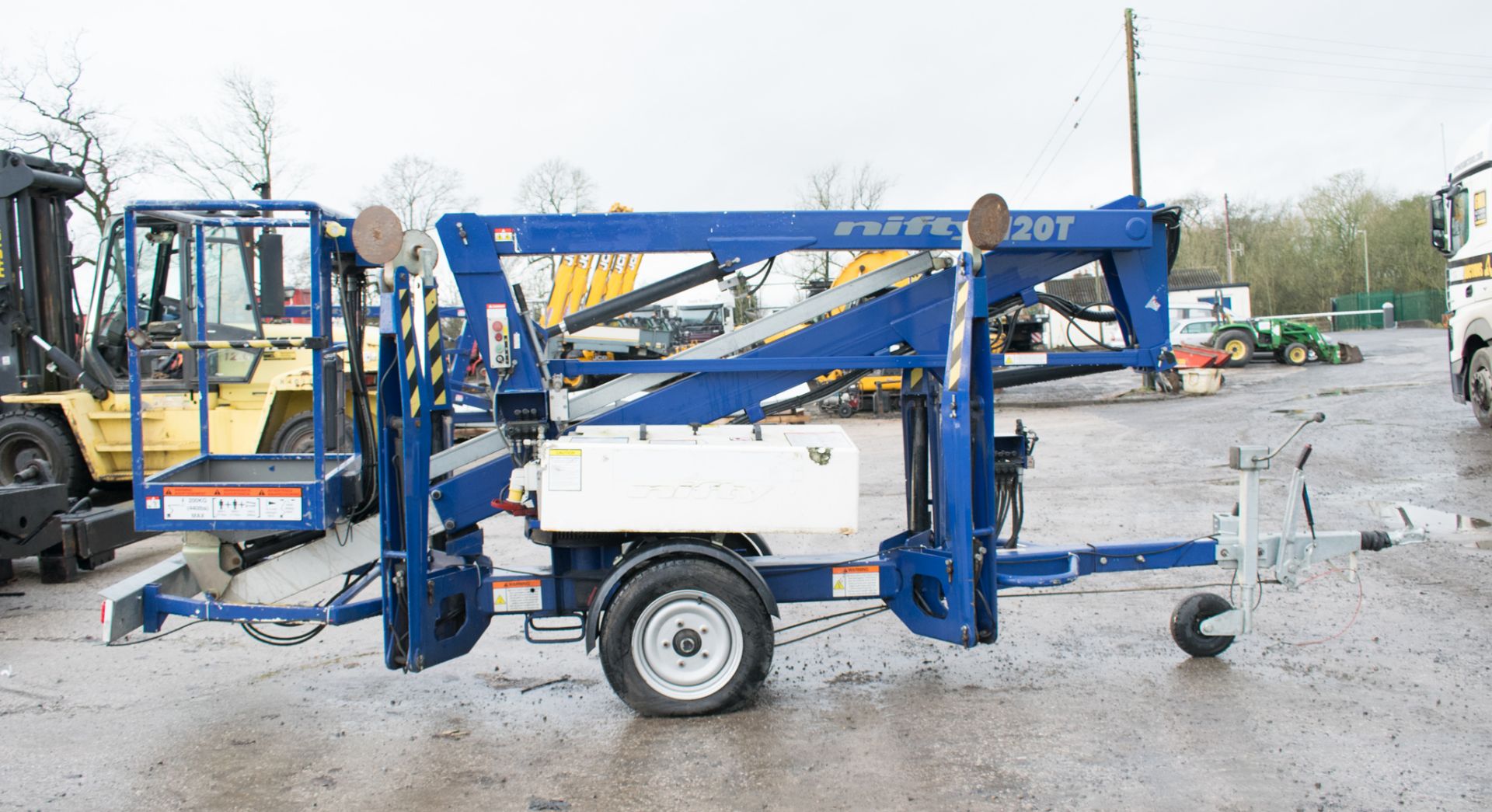 Nifty 120 TE fast tow articulated boom lift access platform Year: 2008 S/N: 0418750 08BB008 - Image 5 of 8