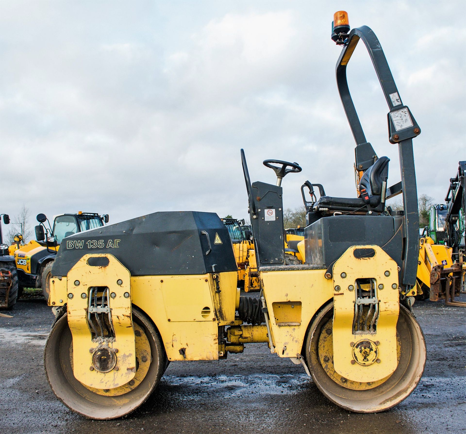 Bomag BW135 AD double drum ride on roller Year: 2007 S/N: 10165016110 Recorded Hours: 1290 R1101 - Image 8 of 14