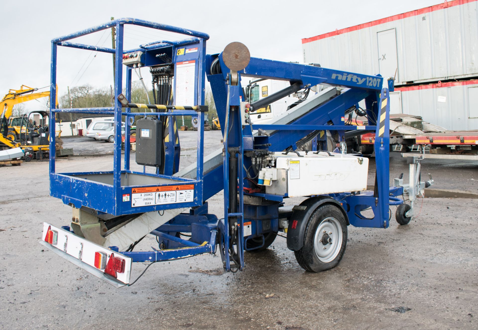 Nifty 120 TE fast tow articulated boom lift access platform Year: 2008 S/N: 0418750 08BB008 - Image 4 of 8