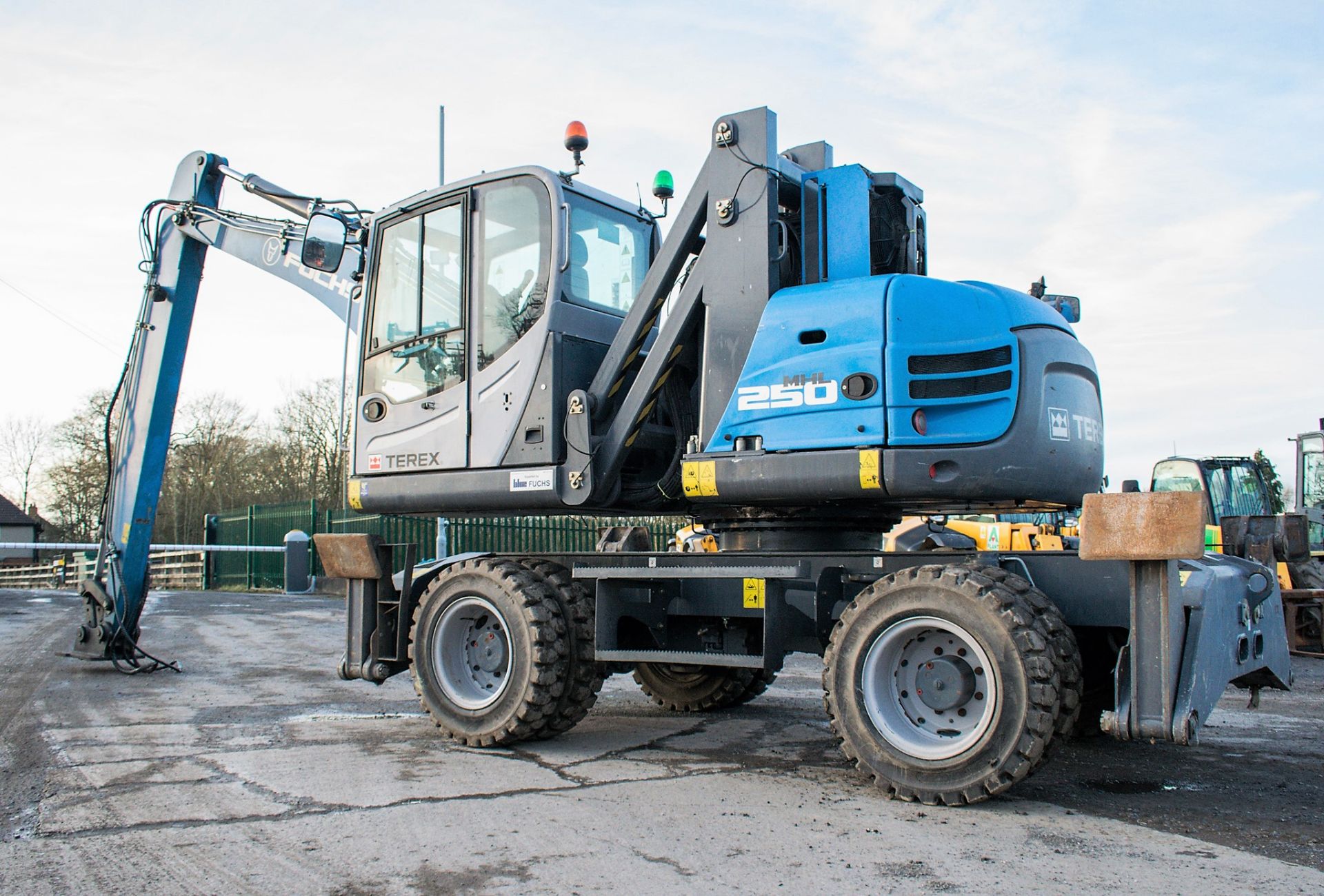 Terex Fuchs MHL 350 wheeled materials handler Year: 2015 S/N: 250310/4017 Recorded Hours: 4118 - Image 3 of 19