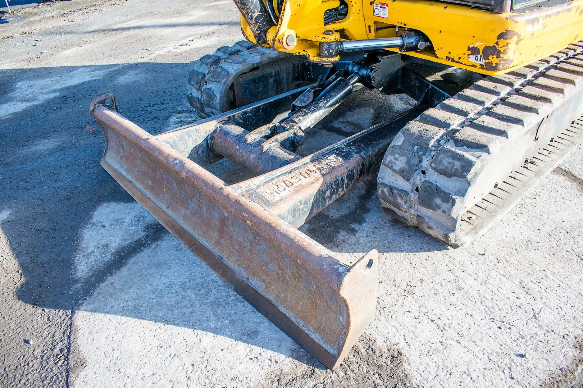 JCB 8050 RTS 5 tonne rubber tracked excavator Year: 2013 S/N: 1741957 Recorded Hours: 2660 blade, - Image 11 of 22