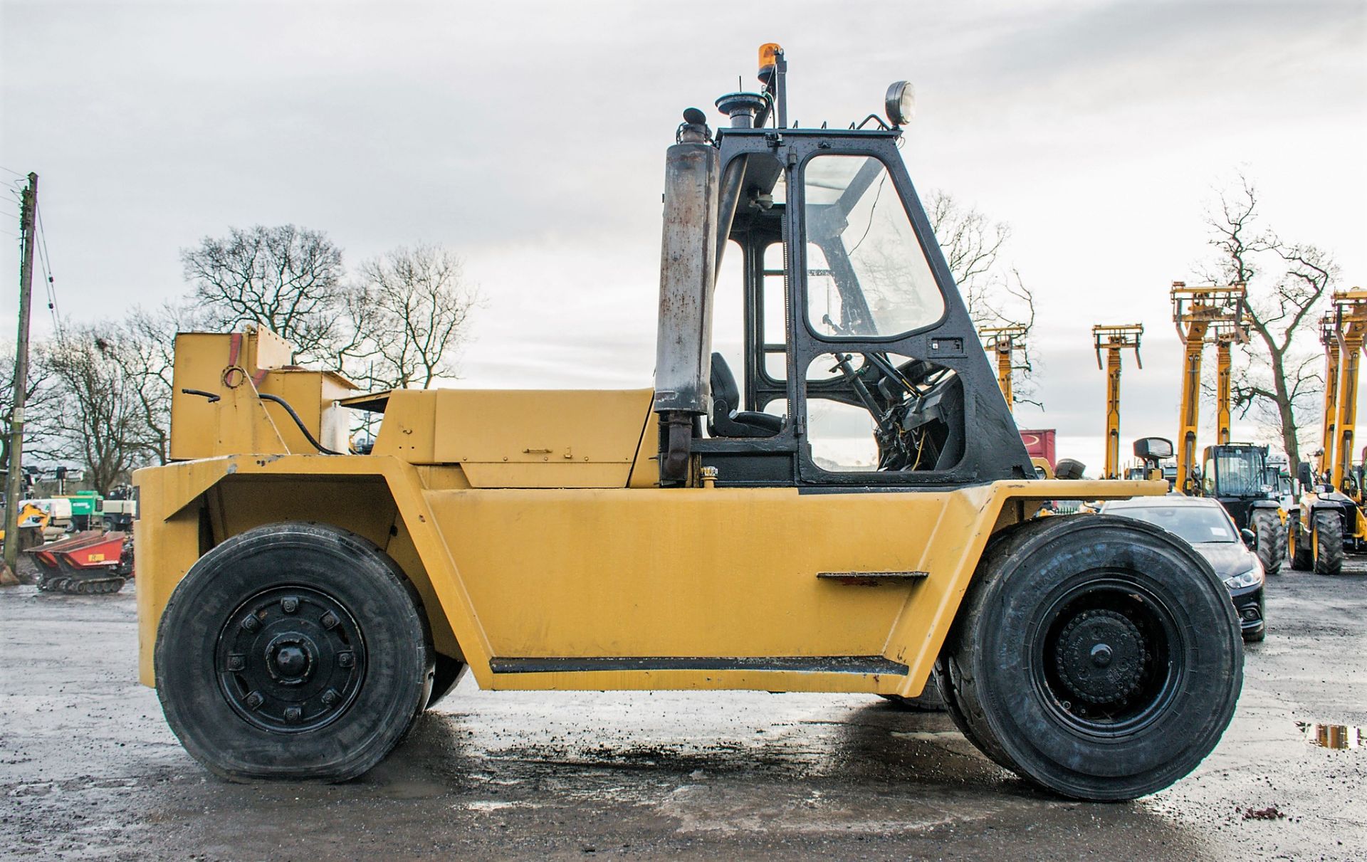 Caterpillar V330B diesel driven fork lift truck Year: 1991 S/N: 86Y01373 Recorded Hours:26,511 c/w - Image 10 of 25