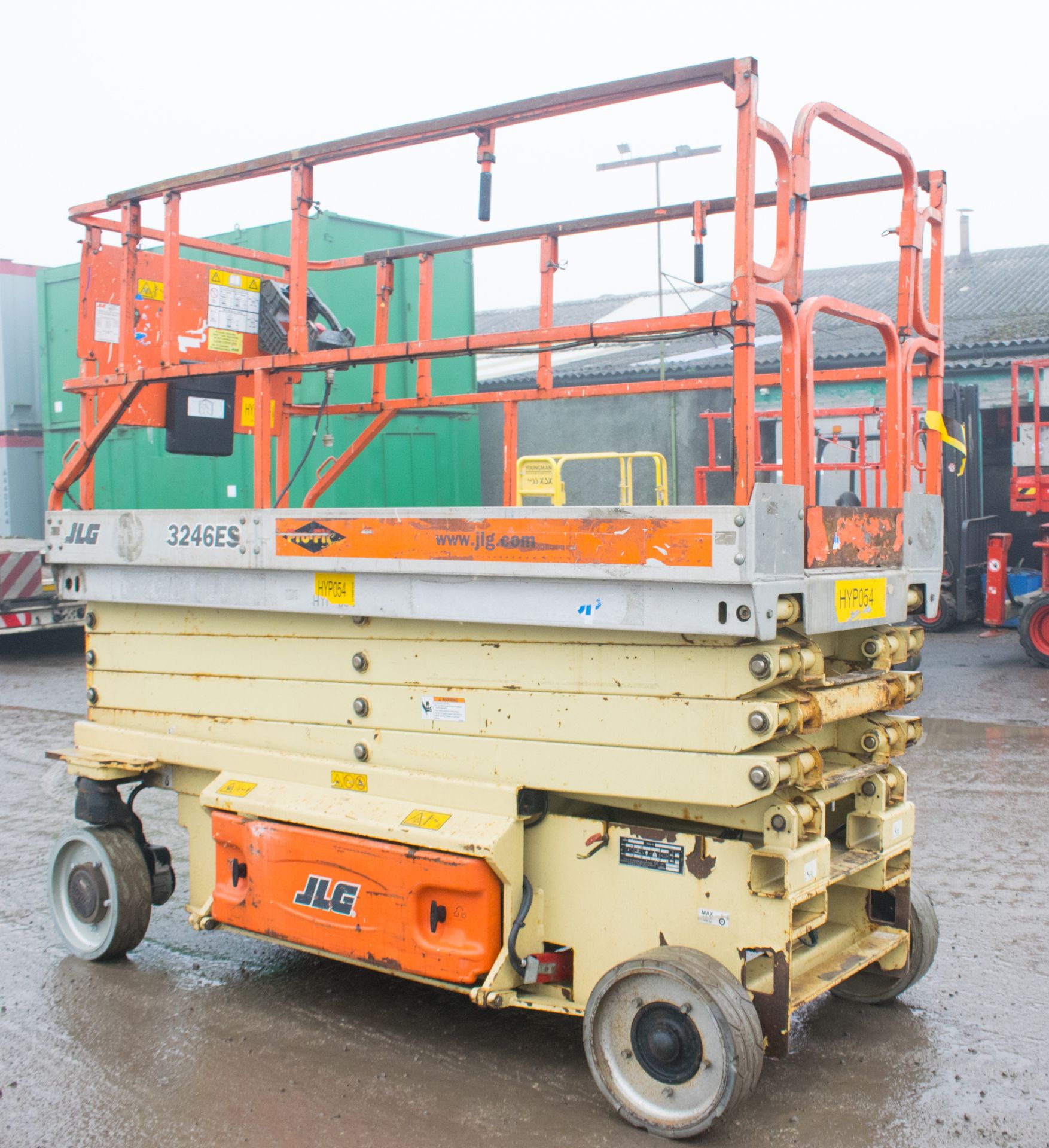 JLG 3246ES battery electric 12 metre driven sissor lift access platform Year: 2006 S/N: 1200006196 - Image 2 of 9