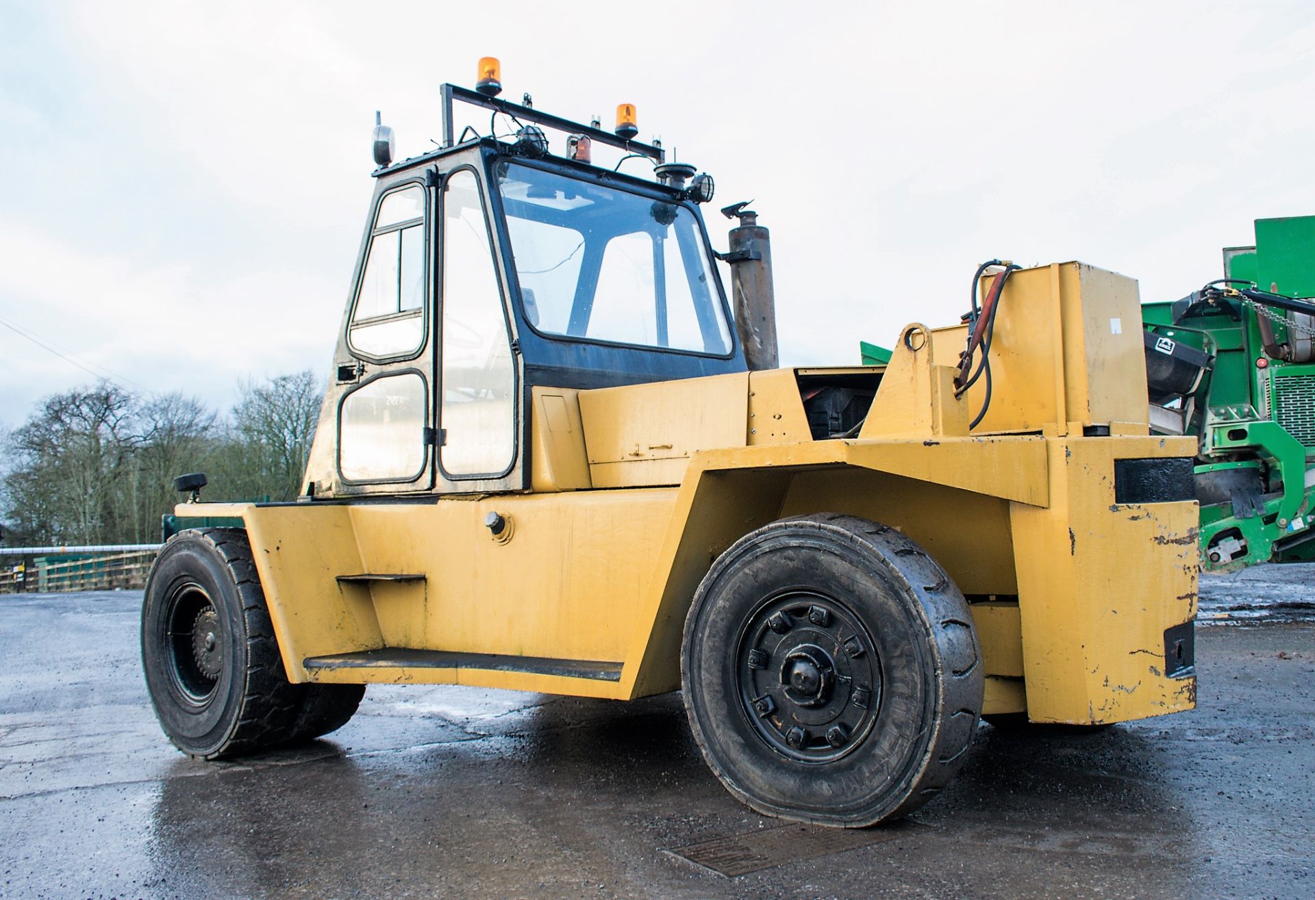 Caterpillar V330B diesel driven fork lift truck Year: 1991 S/N: 86Y01373 Recorded Hours:26,511 c/w - Image 5 of 25