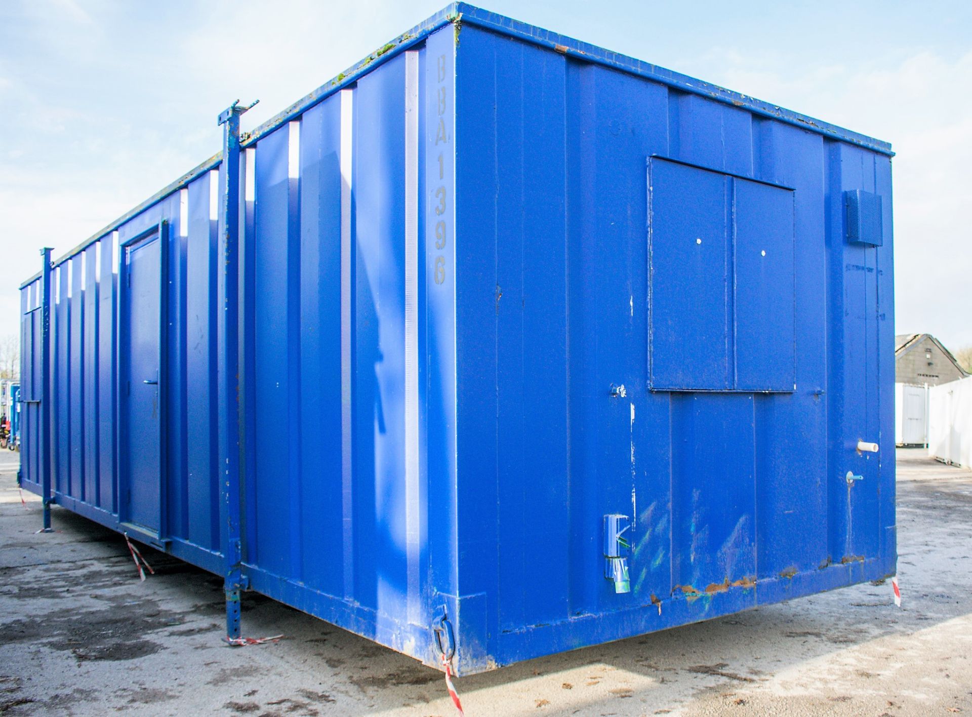 32 ft x 10 ft steel anti vandal office site unit Comprising of: office room & kitchen area c/w - Image 3 of 7