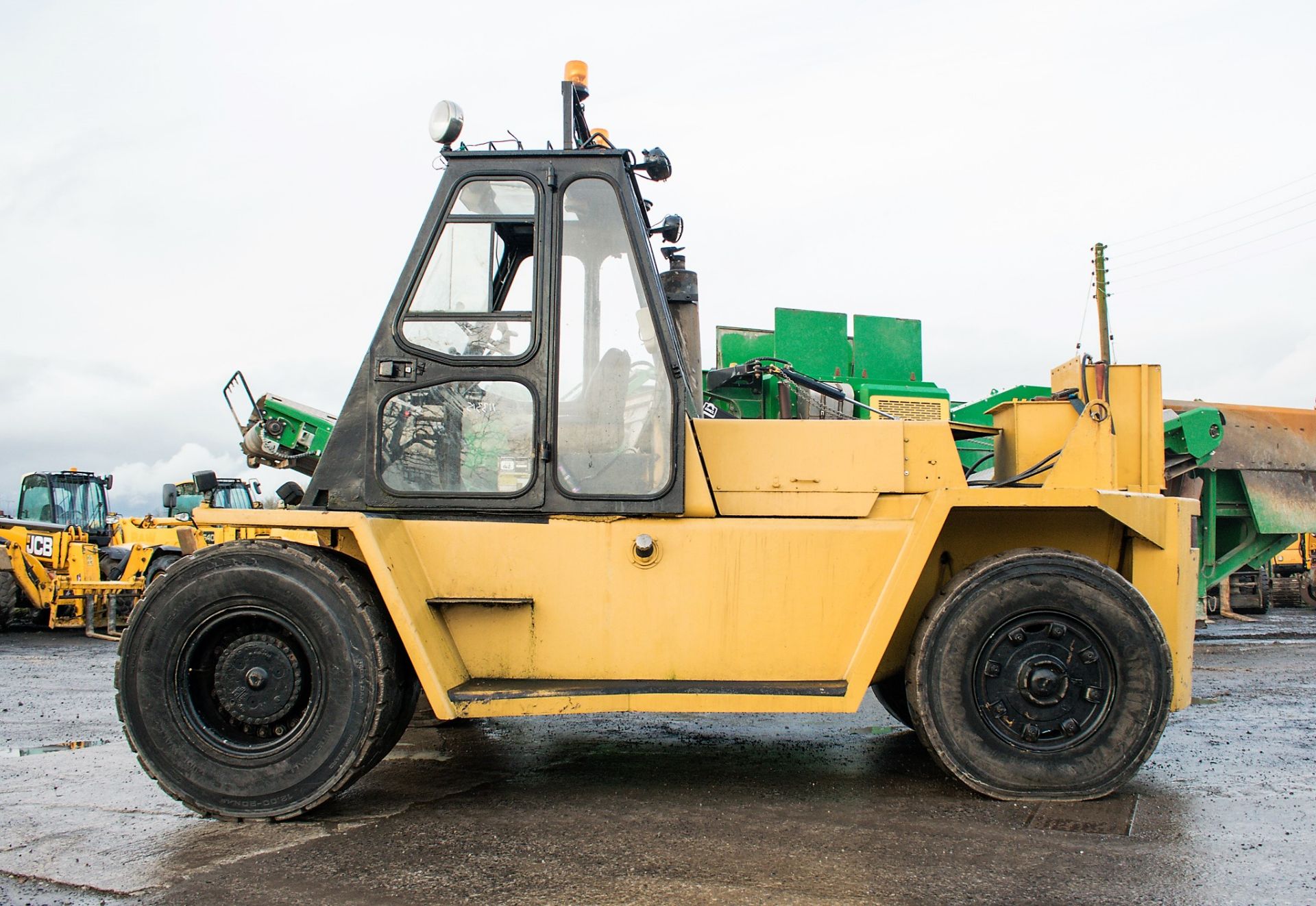 Caterpillar V330B diesel driven fork lift truck Year: 1991 S/N: 86Y01373 Recorded Hours:26,511 c/w - Image 9 of 25