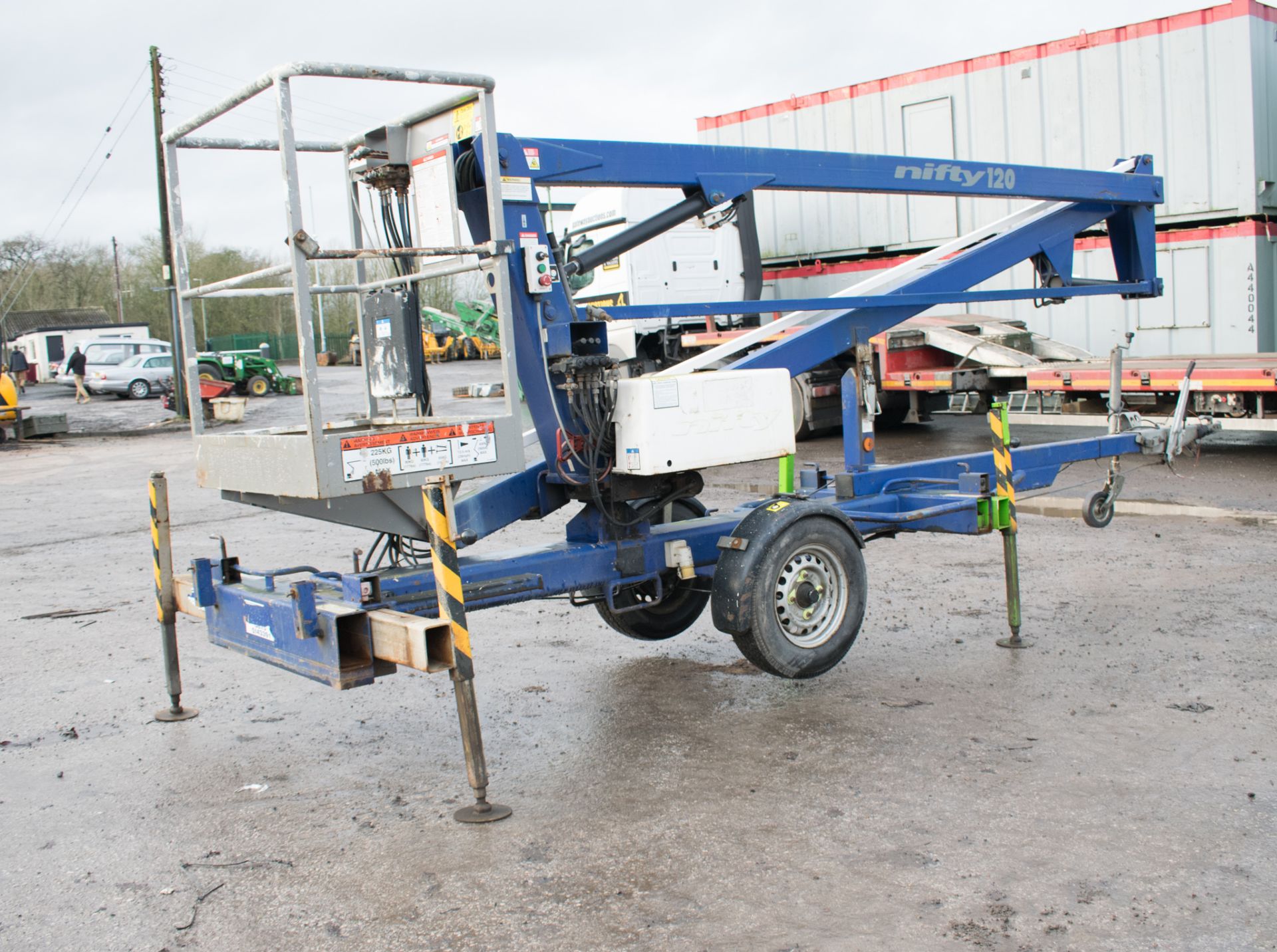 Nifty 120 ME fast tow articulated boom lift access platform Year: 2006 S/N: 015149 08660045 - Image 4 of 9