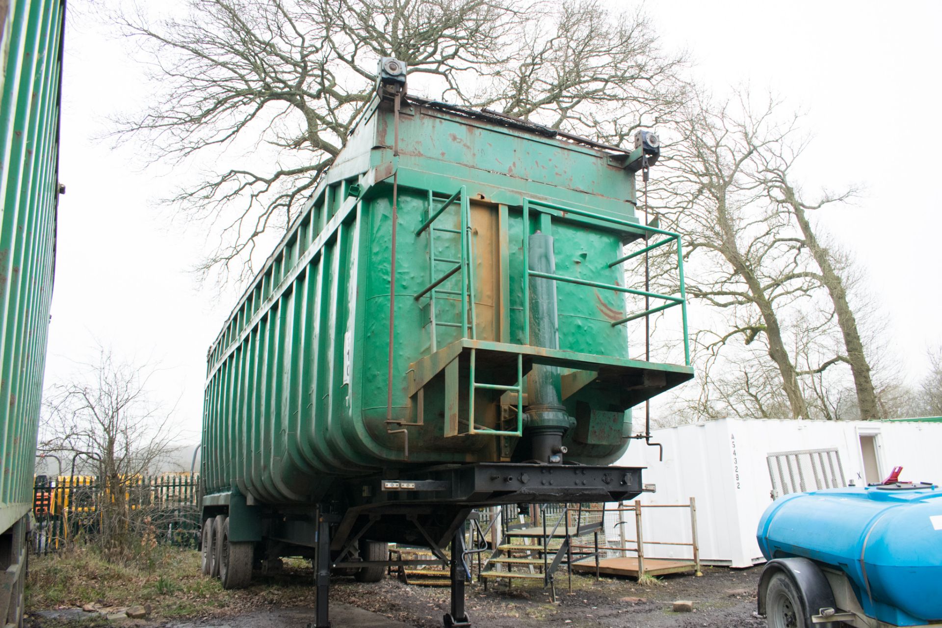 Weightlifter 68 cubic yard 13.6 metre tri axle tipping trailer Year of Manufacture: 2003 Chassis - Image 2 of 10