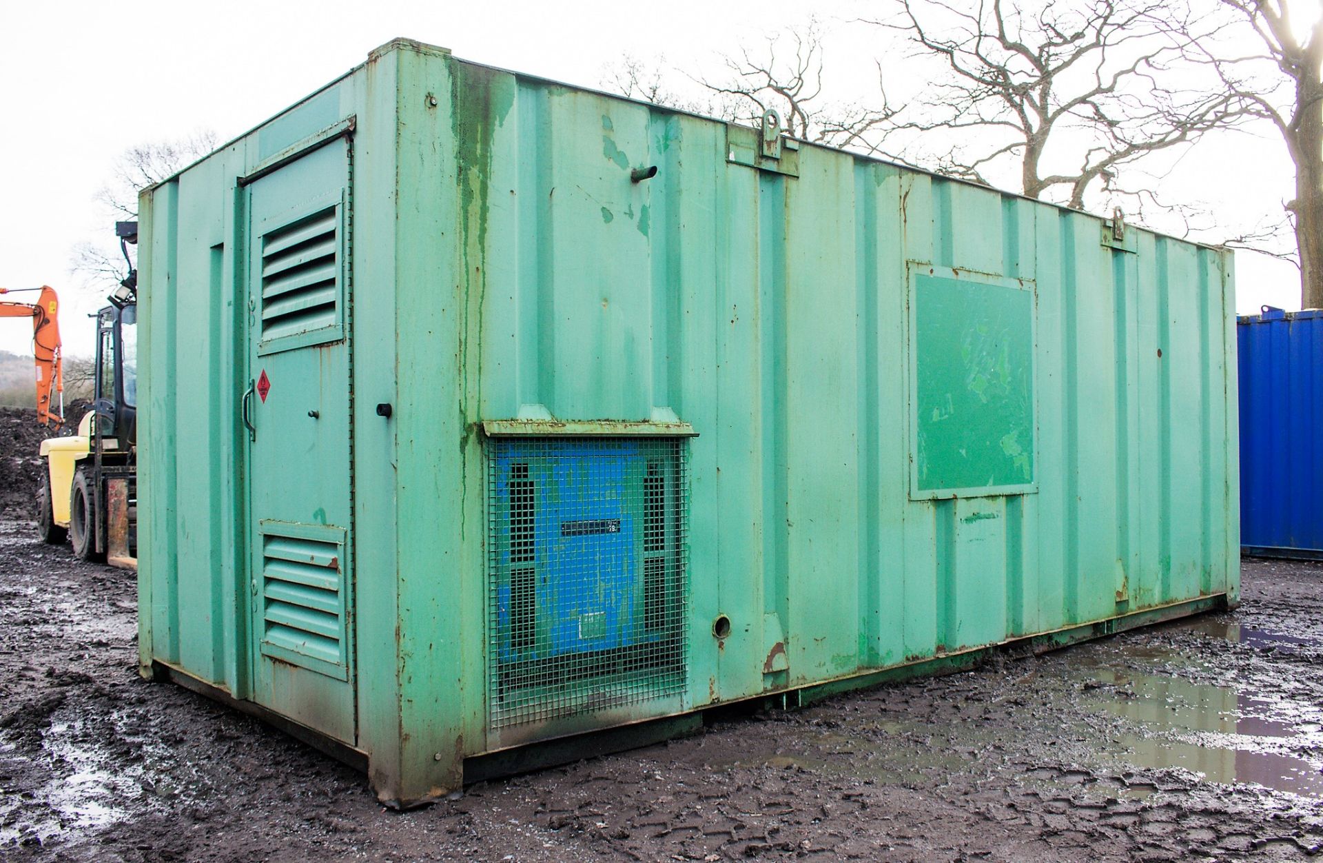 21 ft x 9 ft steel anti-vandal welfare site unit Comprising of: canteen area, toilet & generator - Image 3 of 16