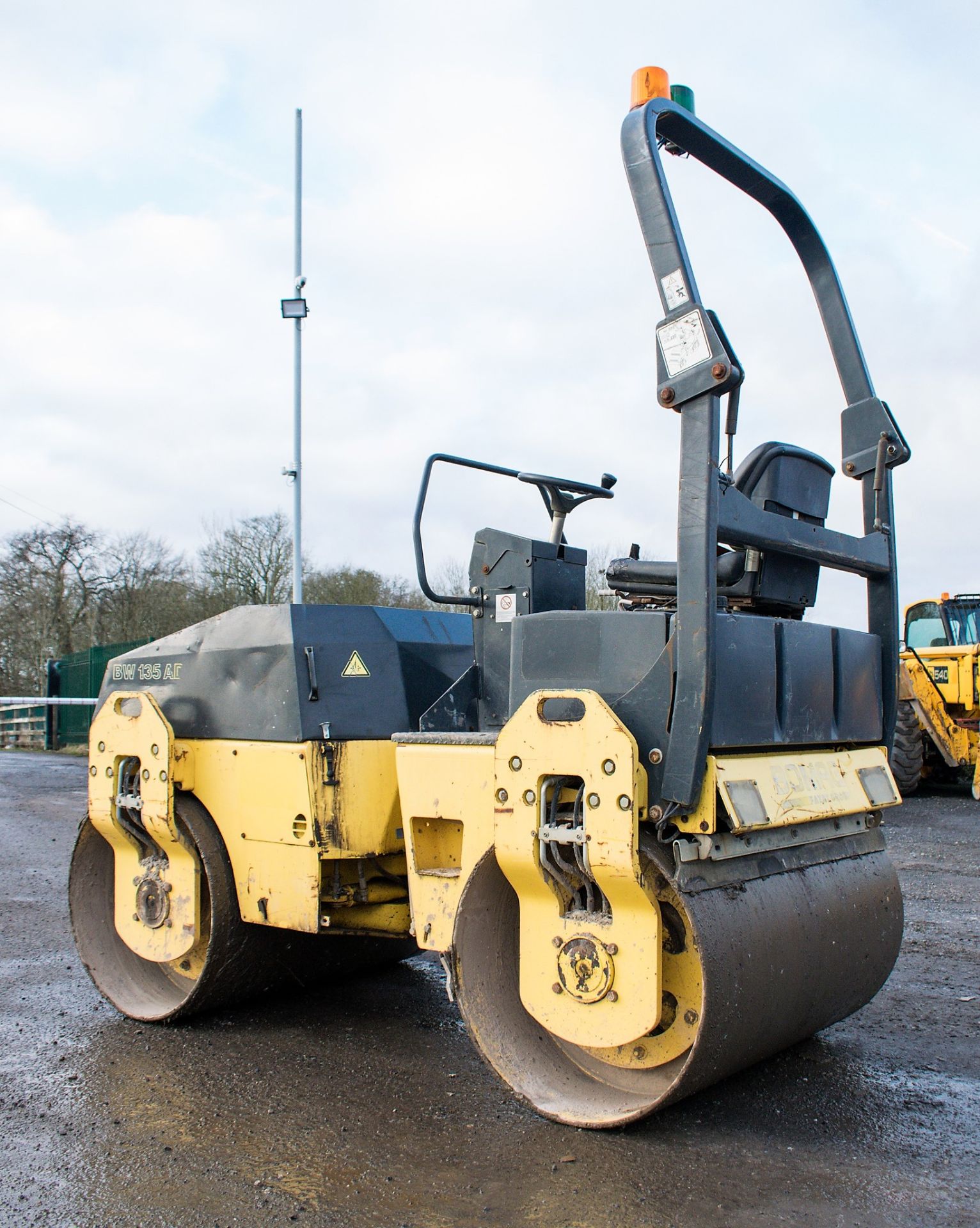 Bomag BW135 AD double drum ride on roller Year: 2007 S/N: 10165016110 Recorded Hours: 1290 R1101 - Image 2 of 14