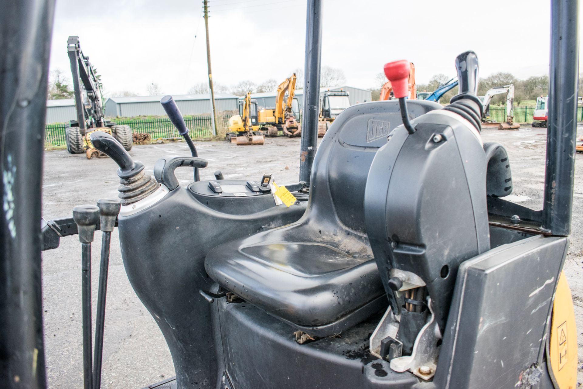 JCB 8014 1.5 tonne rubber tracked mini excavator Year: 2015 S/N: 71231 Recorded hours: 1028 LH16001 - Image 17 of 20