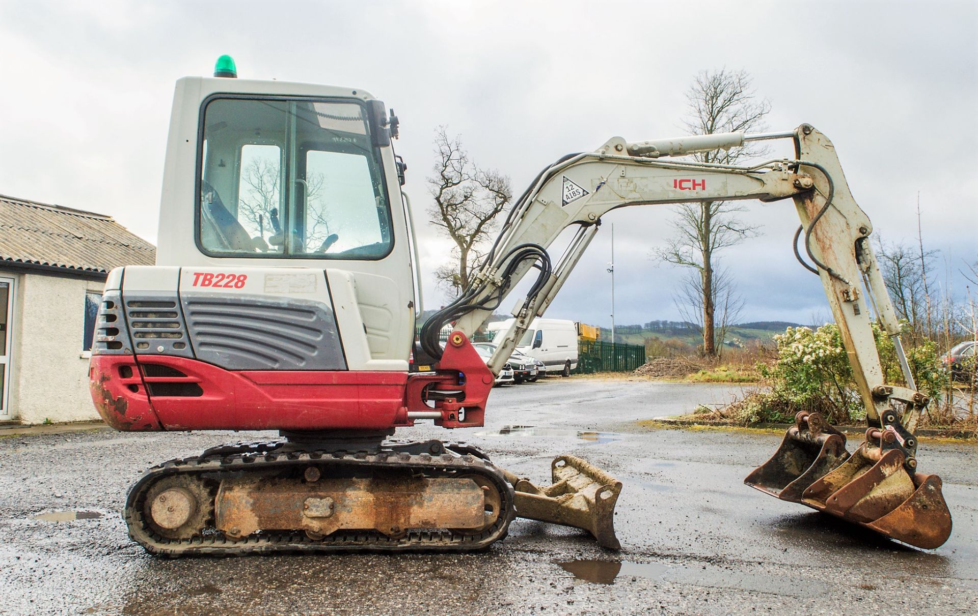 Takeuchi TB228 2.8 tonne rubber tracked excavator Year: 2014 S/N: 122803361 Recorded Hours: 3066 - Image 8 of 21